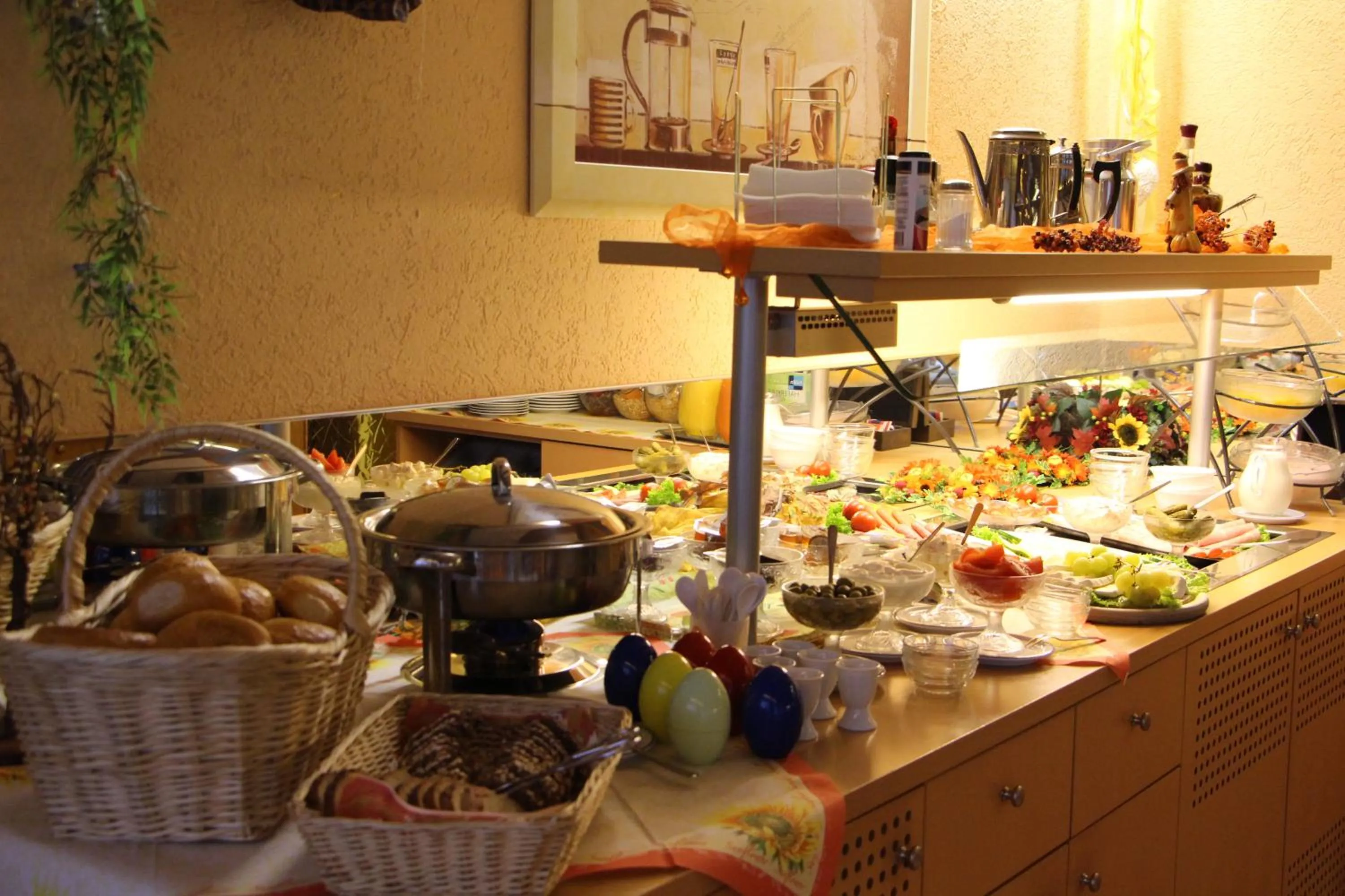 Restaurant/places to eat in Sevda's Hotel Garni Weinforth