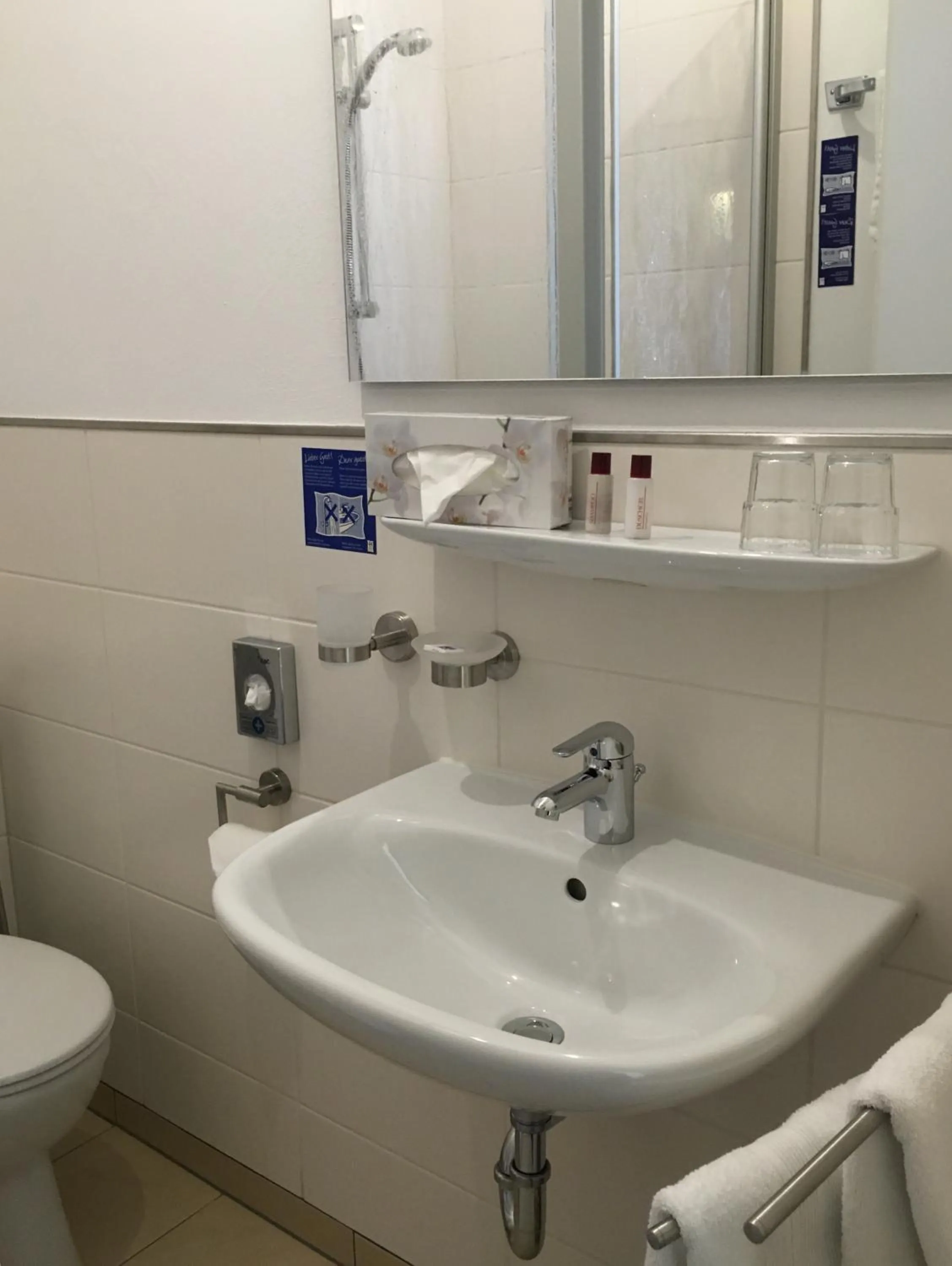 Bathroom in Sevda's Hotel Garni Weinforth