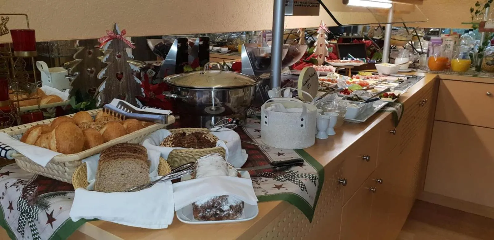 Food and drinks in Sevda's Hotel Garni Weinforth