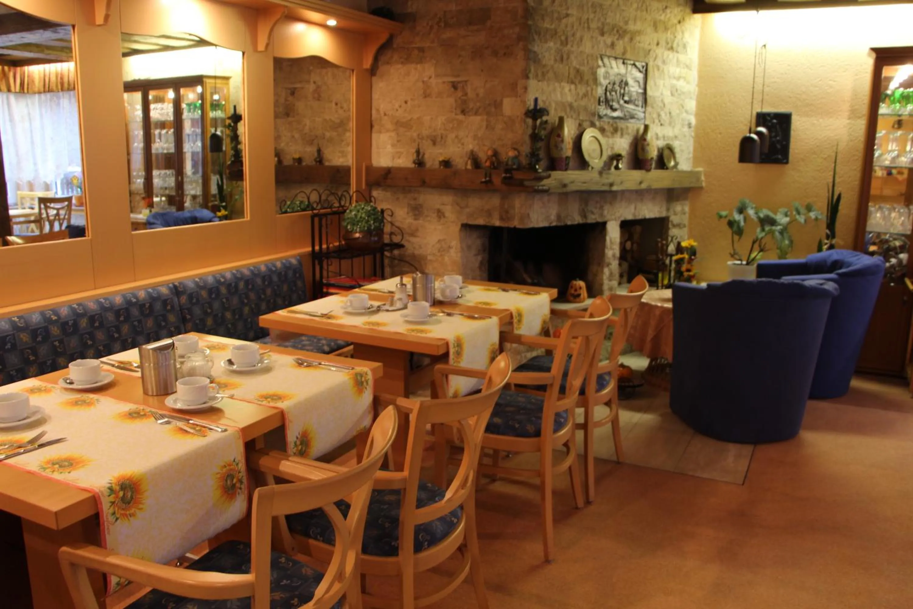 Restaurant/places to eat in Sevda's Hotel Garni Weinforth