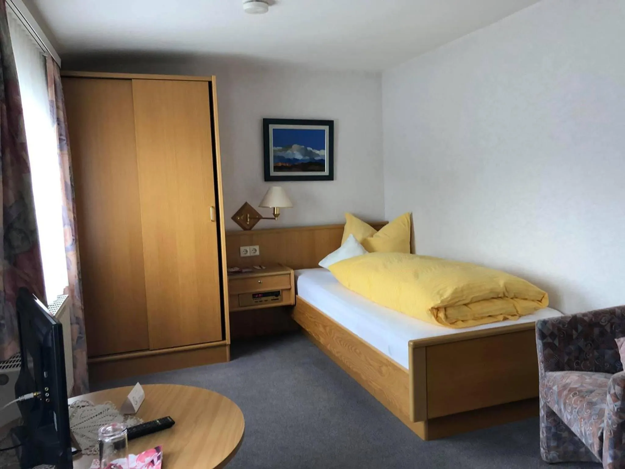 Bed in Sevda's Hotel Garni Weinforth