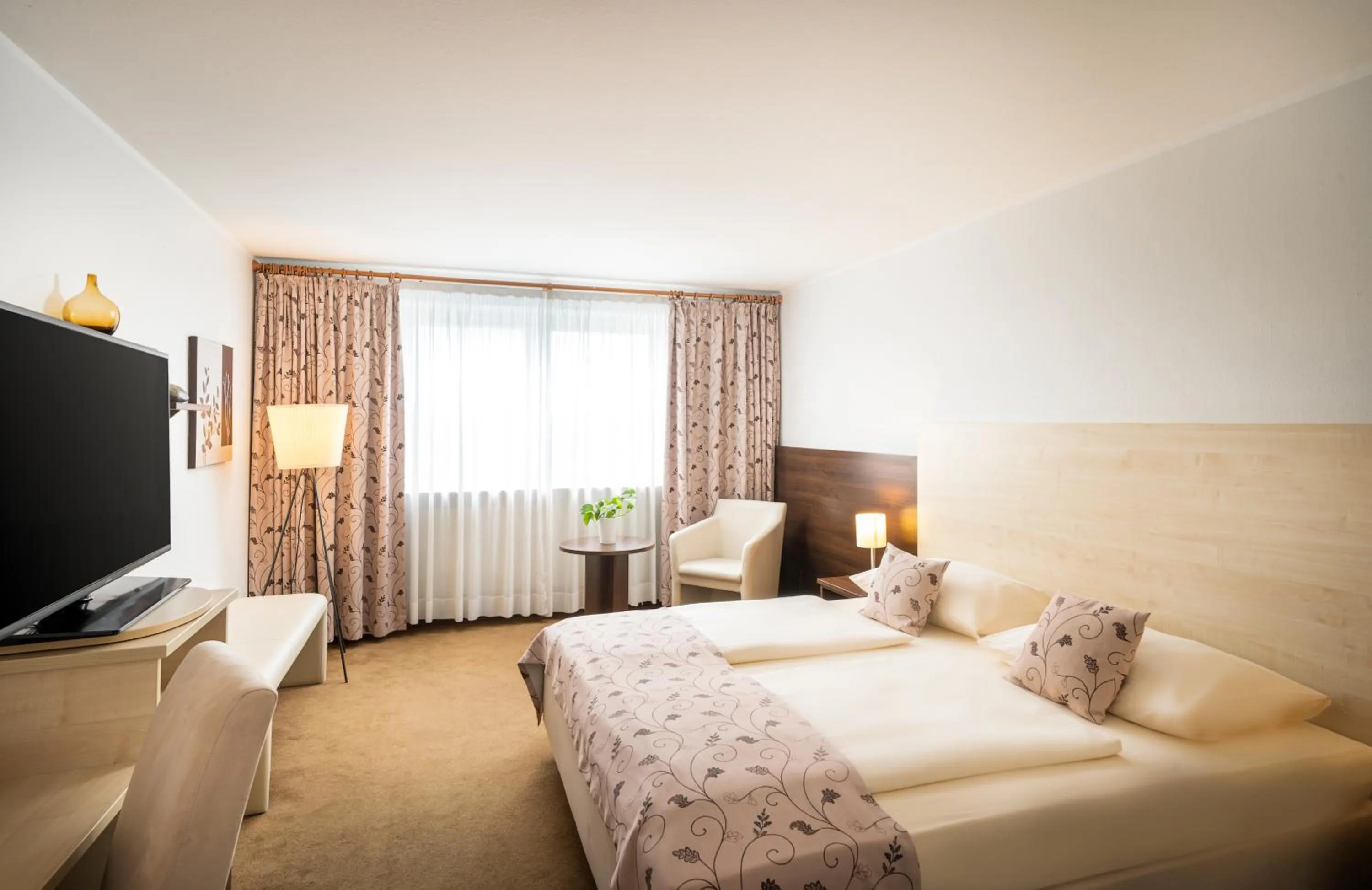 Photo of the whole room, Bed in QU Hotel Augsburg