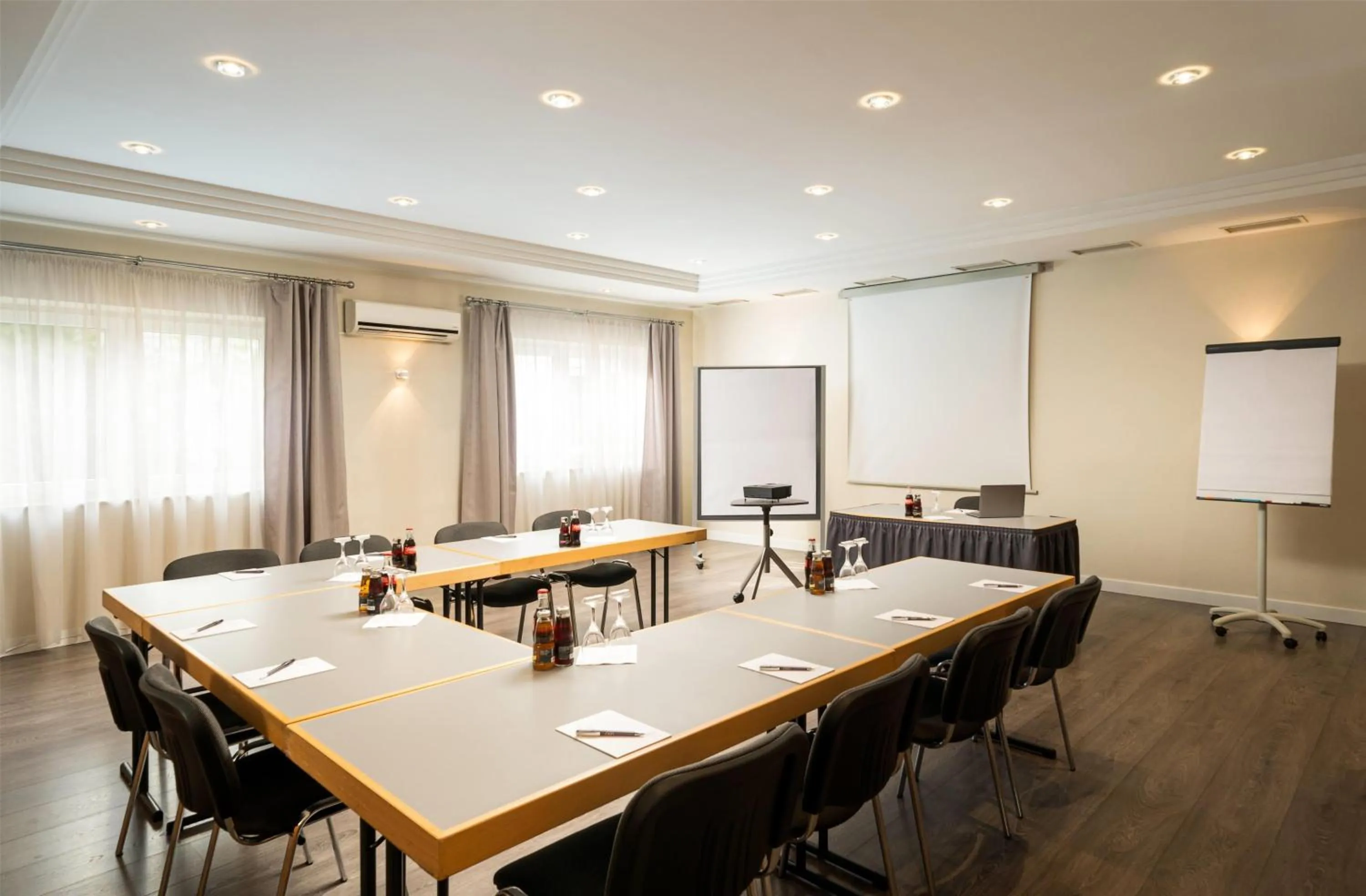 Meeting/conference room in QU Hotel, Trademark Collection by Wyndham