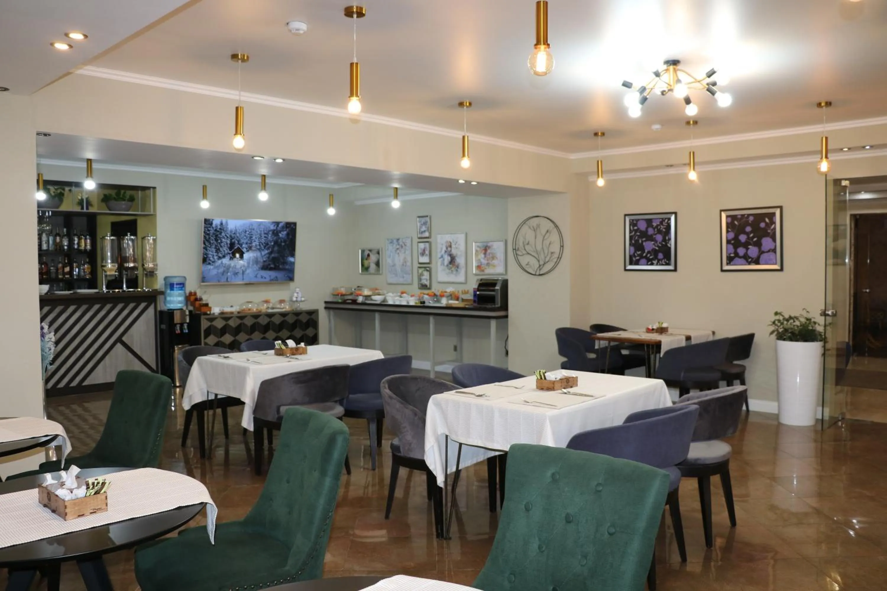 Restaurant/places to eat in Onyx Hotel Bishkek