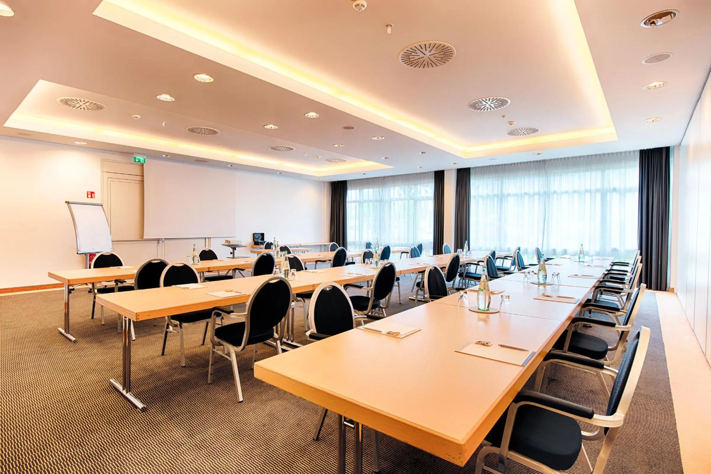 Meeting/conference room in Garner Hotel Mainz by IHG