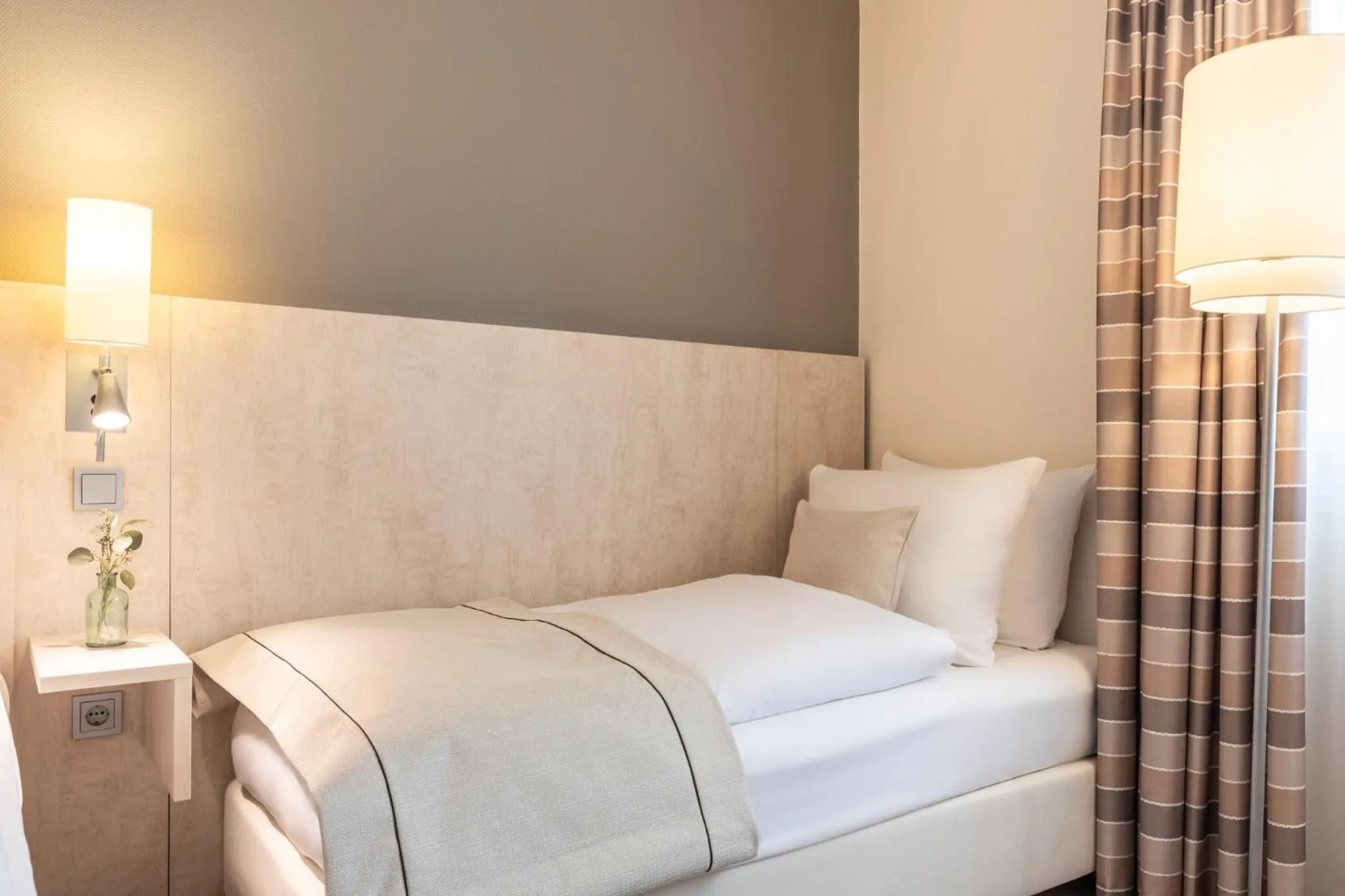 Photo of the whole room, Bed in Garner Hotel Mainz by IHG