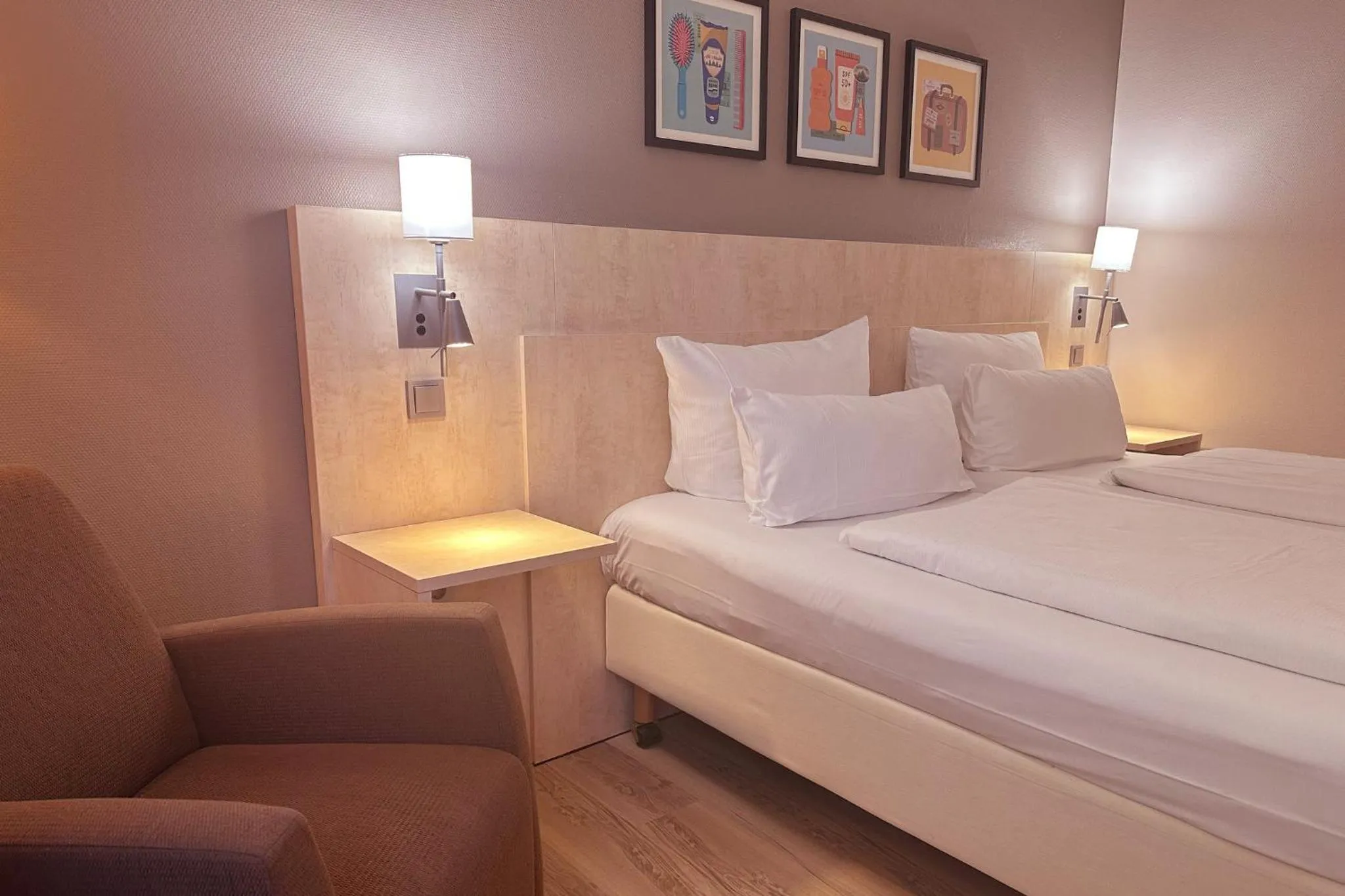 Photo of the whole room, Bed in Garner Hotel Mainz by IHG