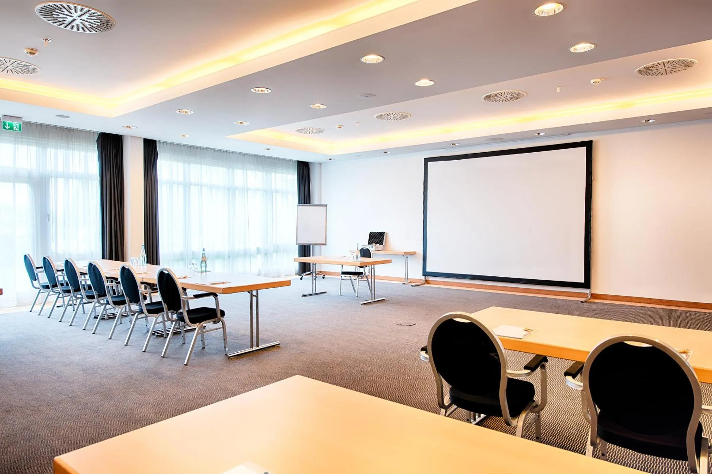 Meeting/conference room in Garner Hotel Mainz by IHG