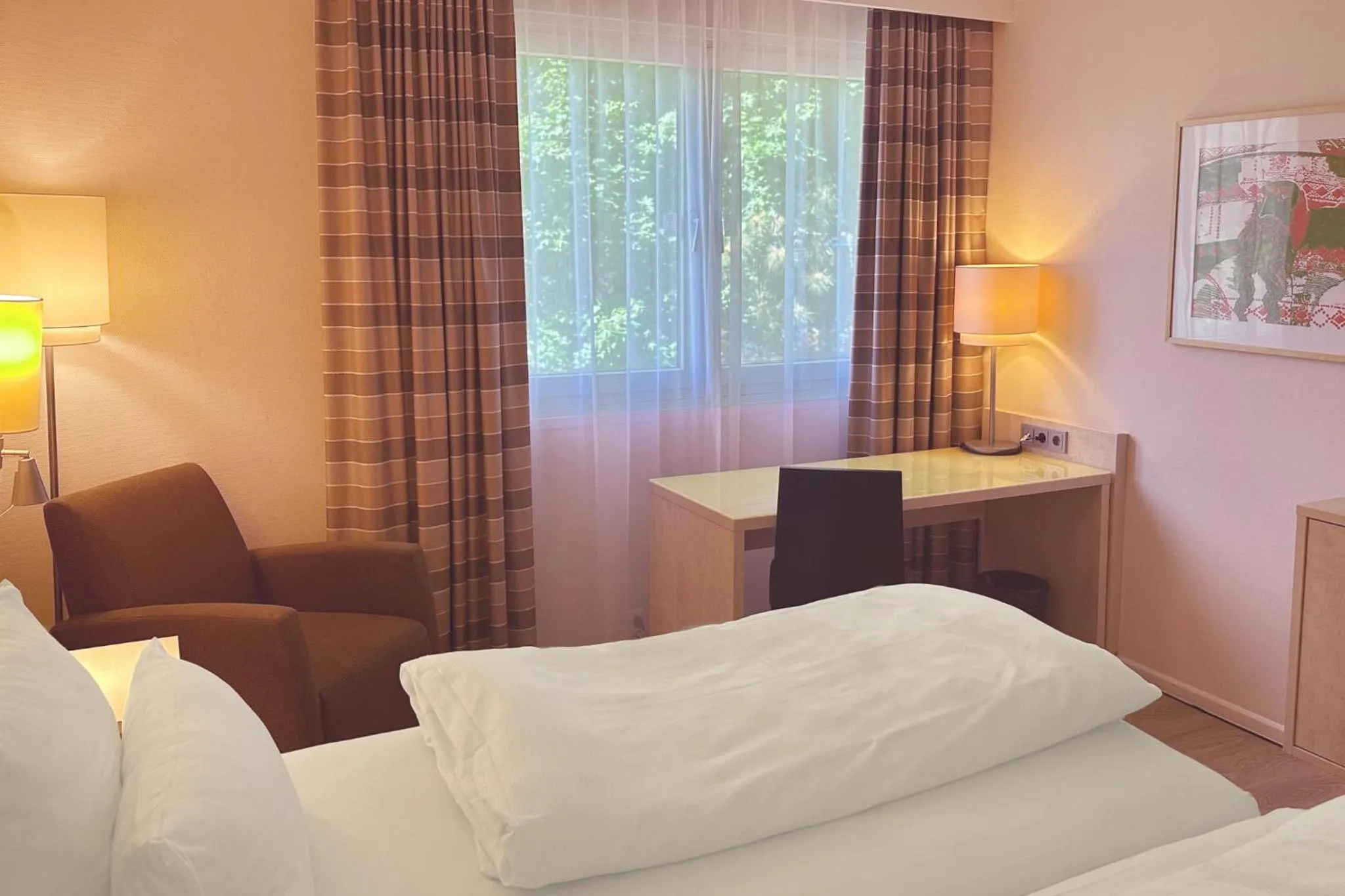 Photo of the whole room, Bed in Garner Hotel Mainz by IHG