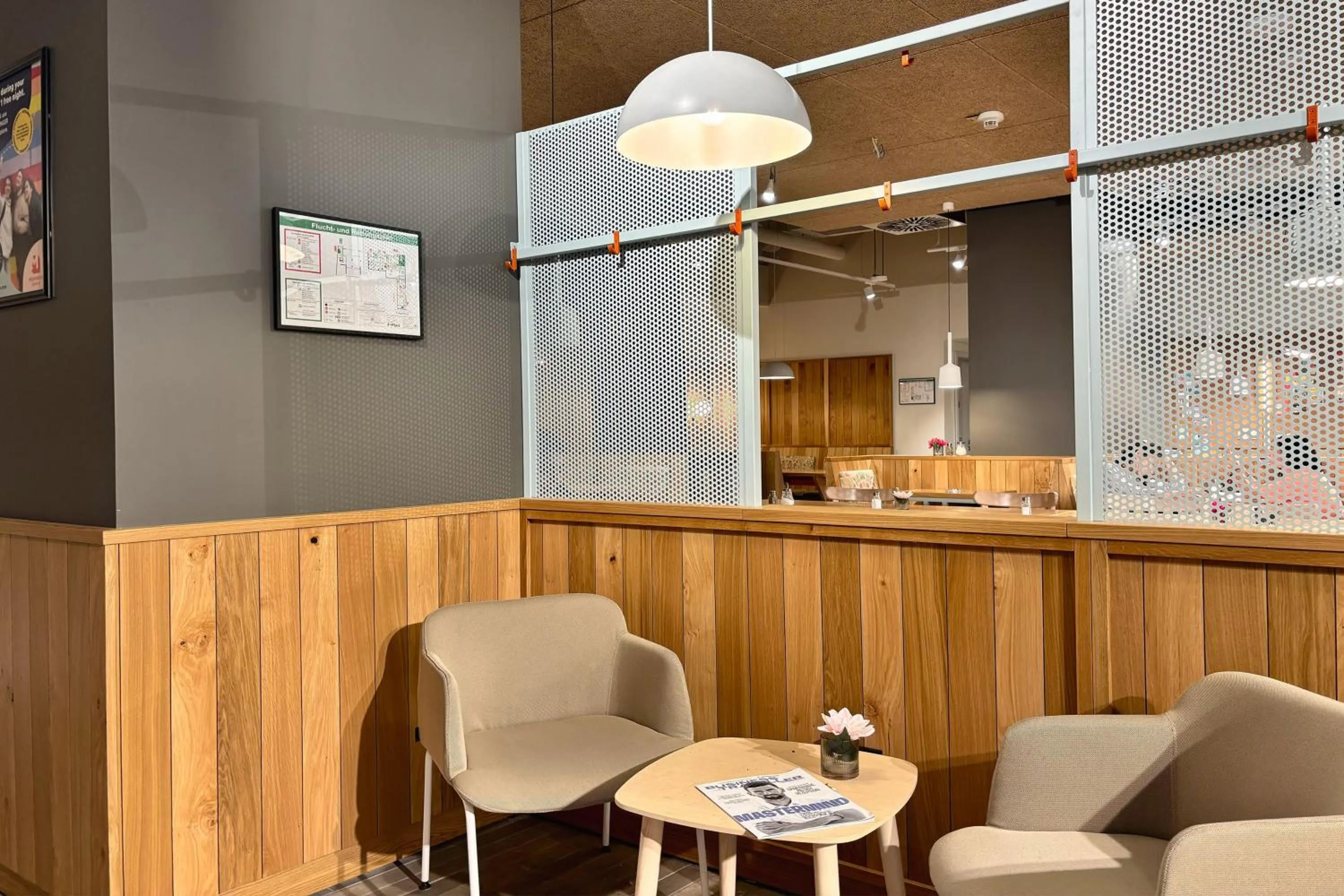 Lobby or reception in MEININGER Hotel München Zentrum