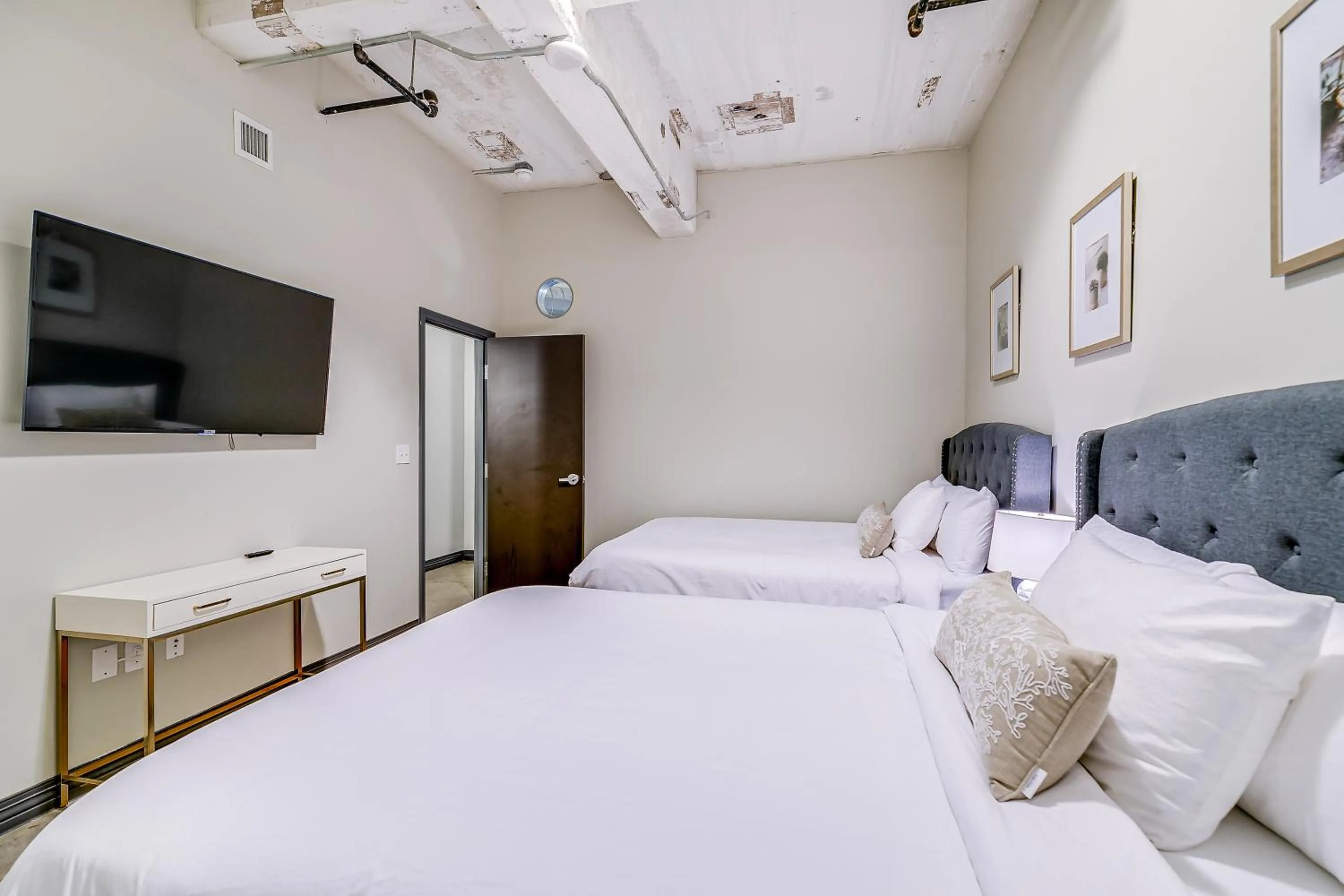 Bed in Luxury Downtown Dallas Stay by Amyfinehouse