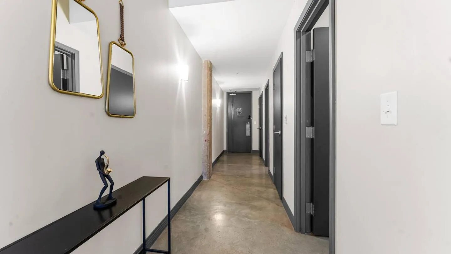 Lobby or reception in Luxury Downtown Dallas Stay by Amyfinehouse