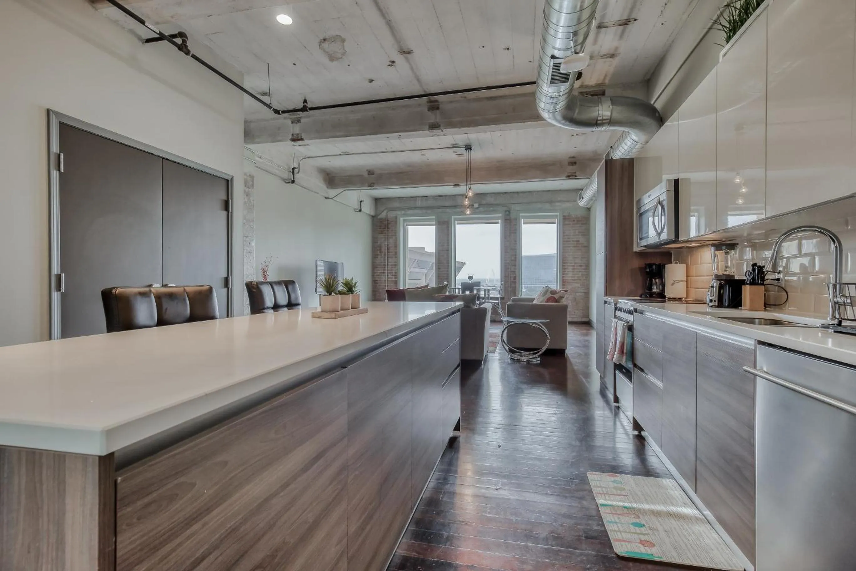 Kitchen or kitchenette in Luxury Downtown Dallas Stay by Amyfinehouse