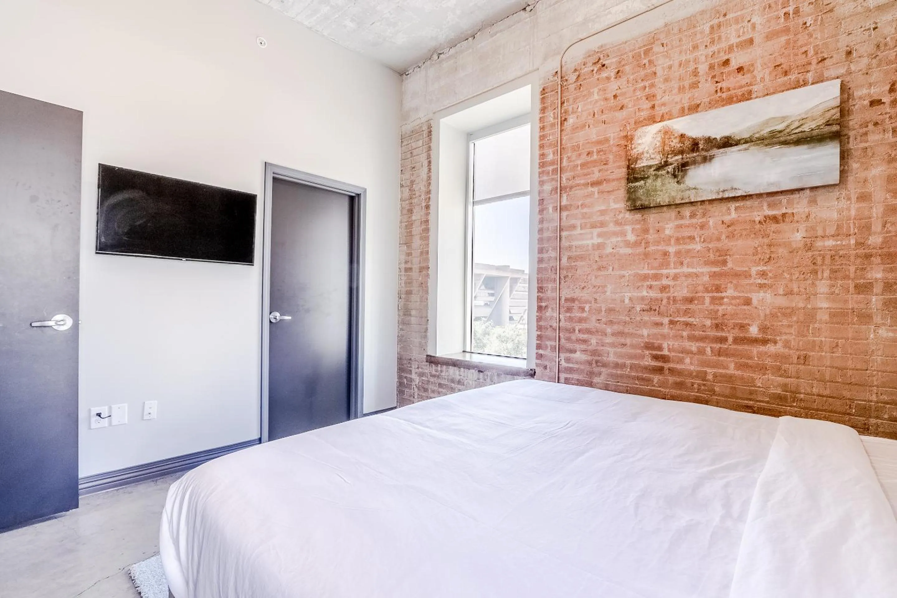 Bed in Luxury Downtown Dallas Stay by Amyfinehouse