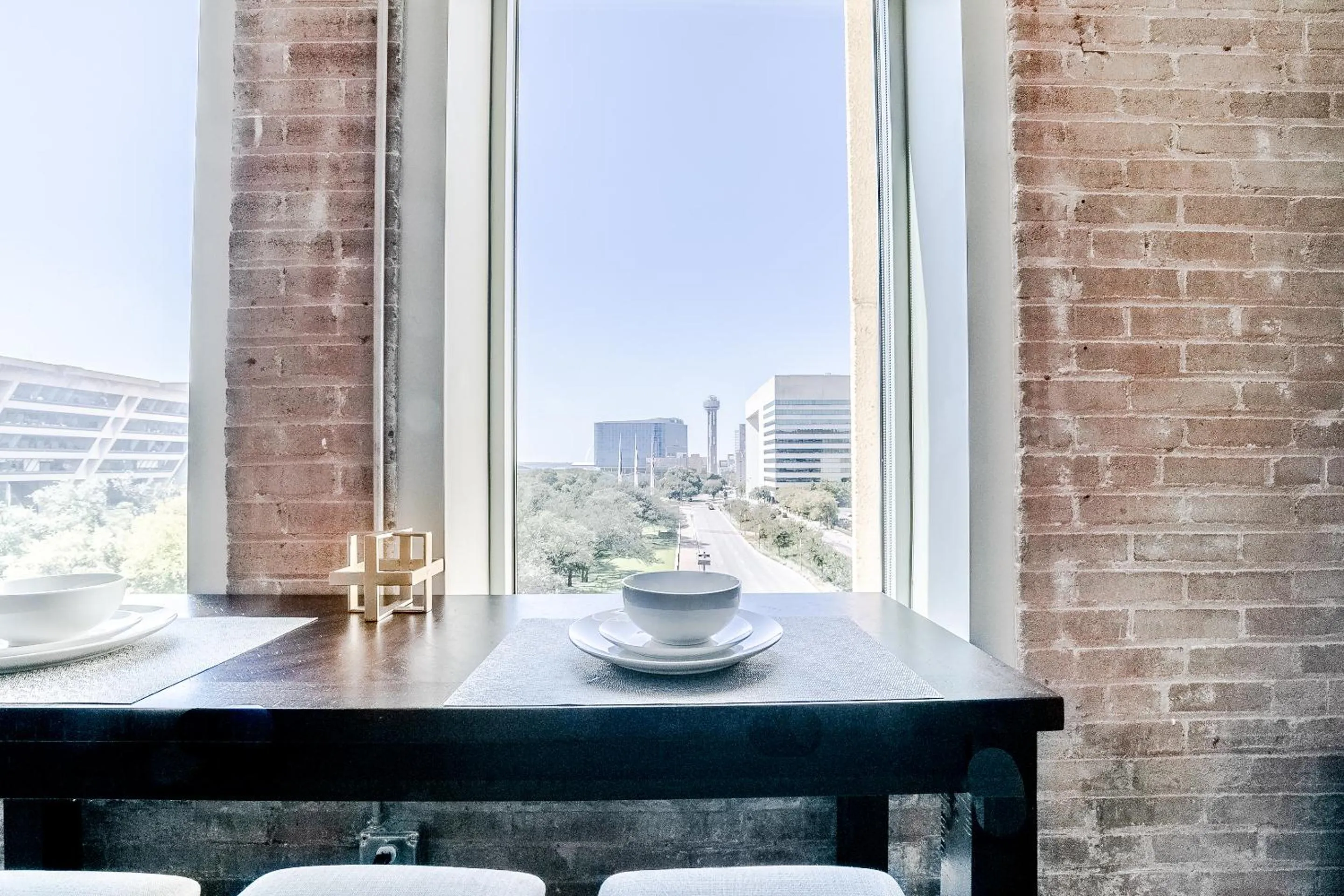 Dining area in Luxury Downtown Dallas Stay by Amyfinehouse