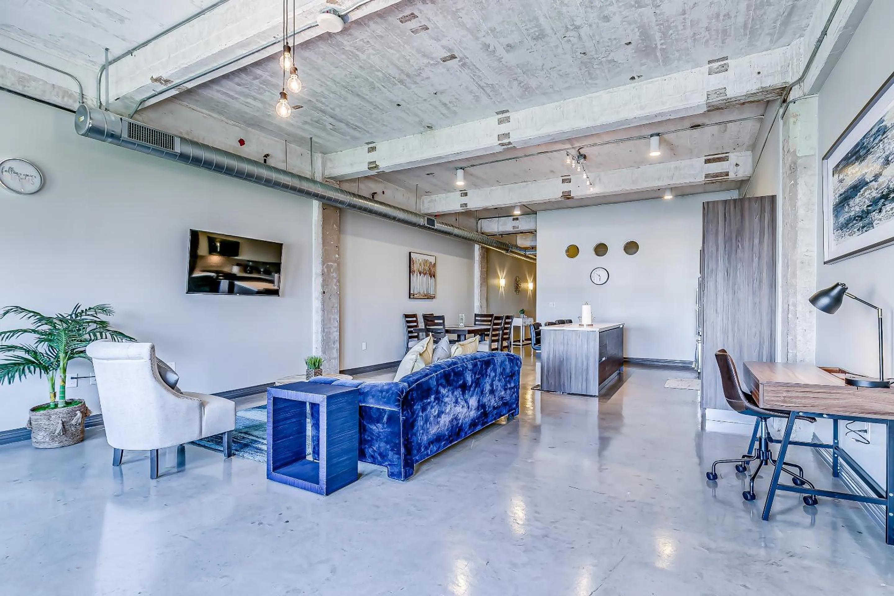 TV and multimedia in Luxury Downtown Dallas Stay by Amyfinehouse