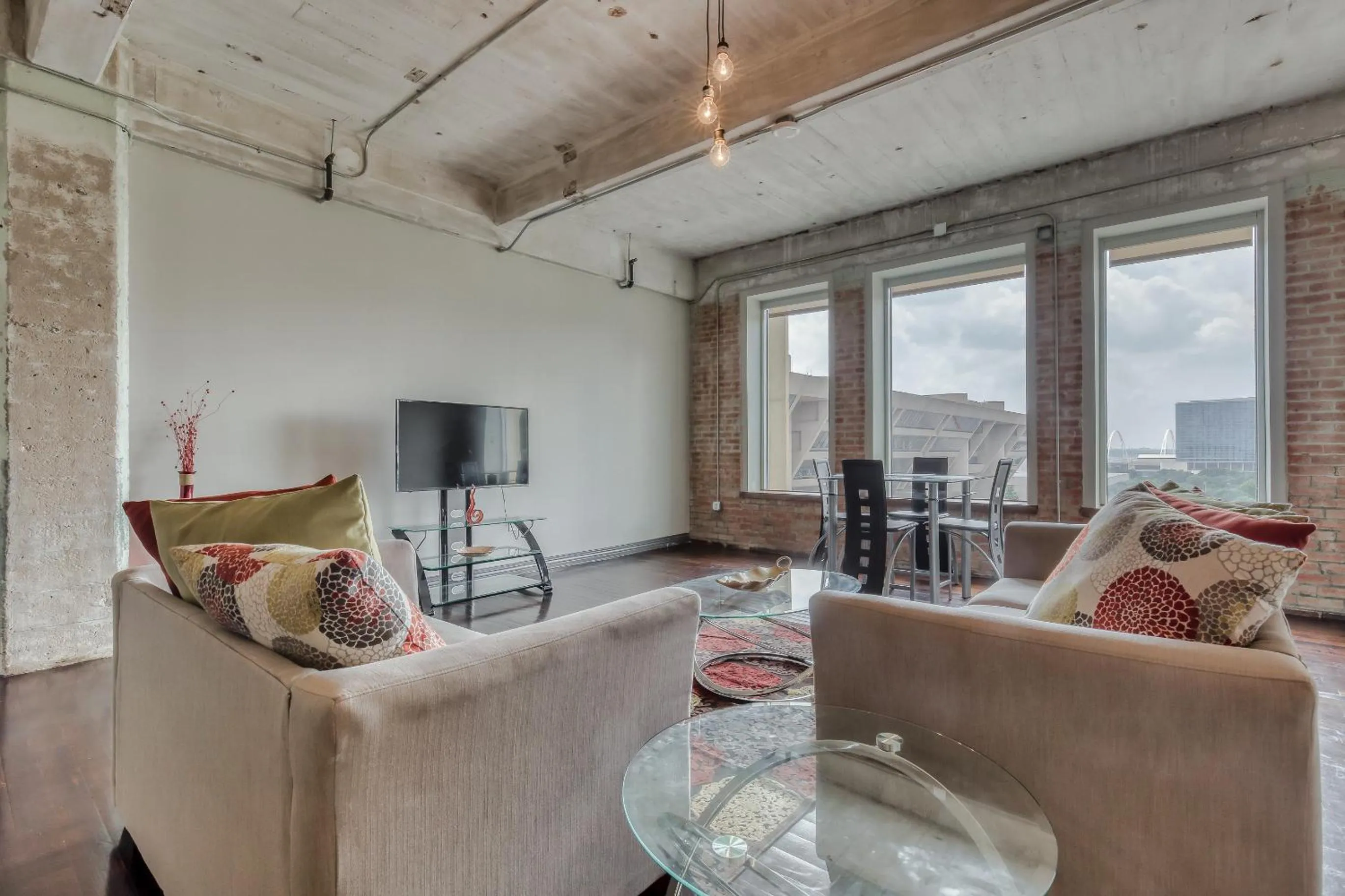 TV and multimedia in Luxury Downtown Dallas Stay by Amyfinehouse