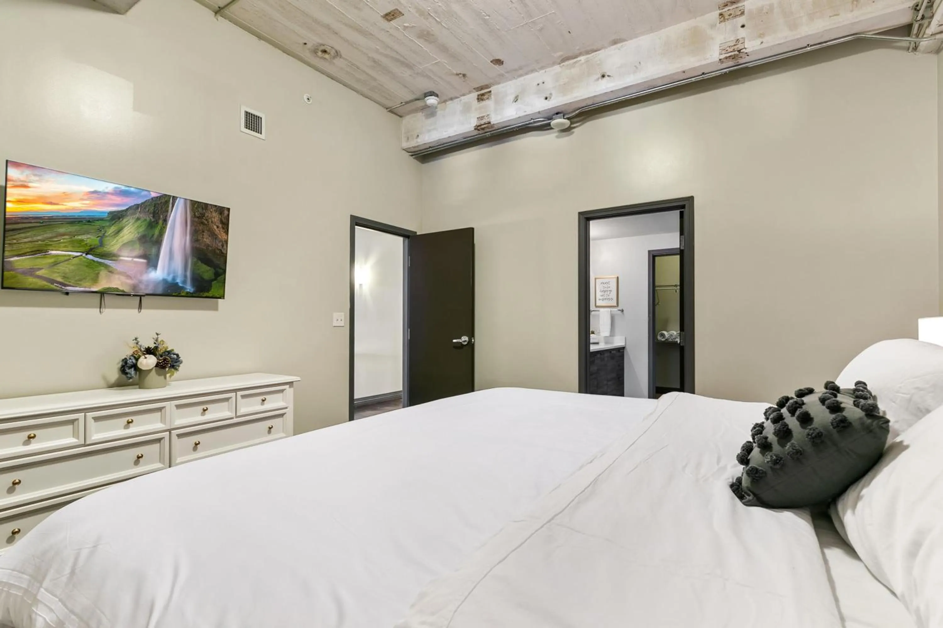 Bed in Luxury Downtown Dallas Stay by Amyfinehouse