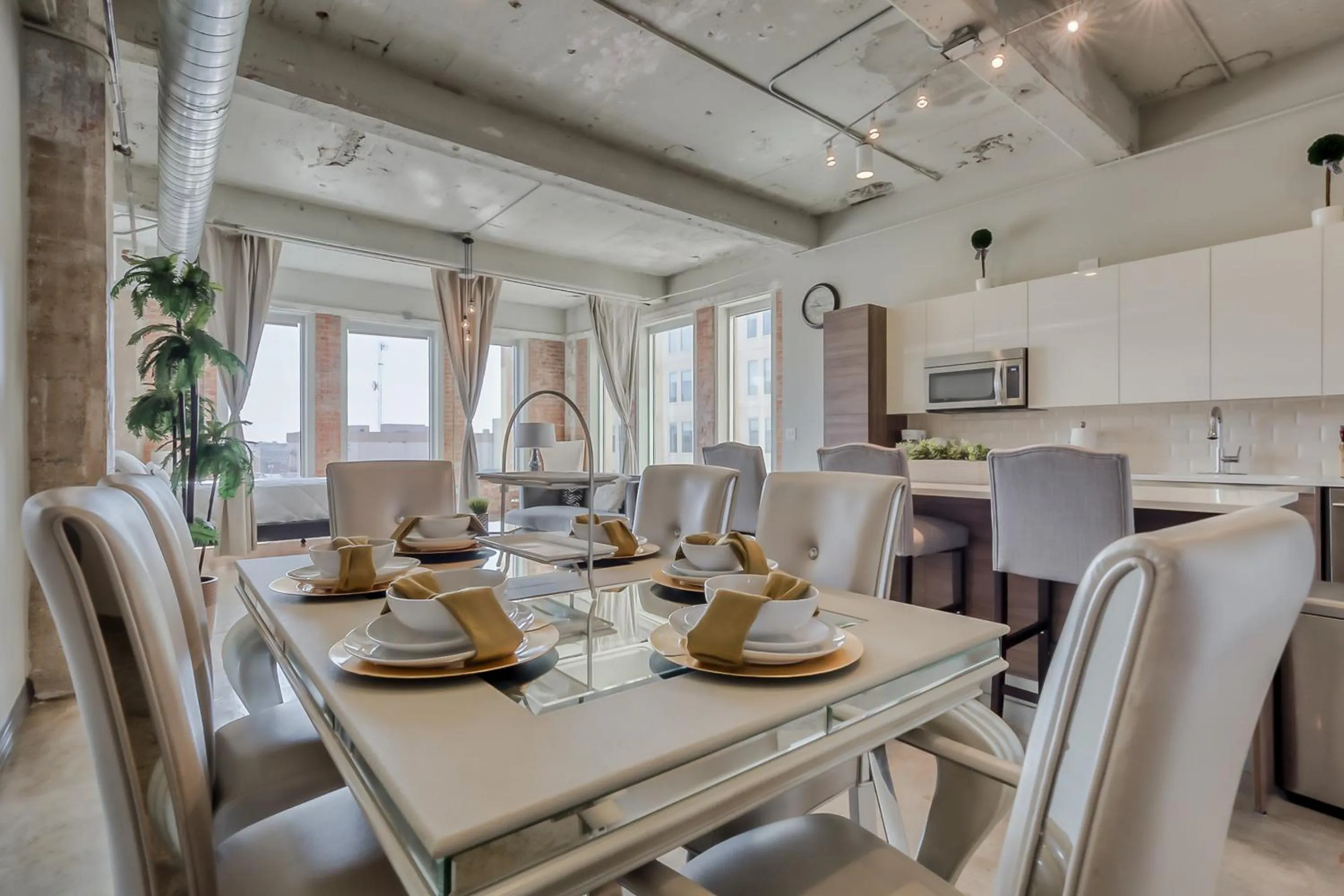 Living room in Luxury Downtown Dallas Stay by Amyfinehouse