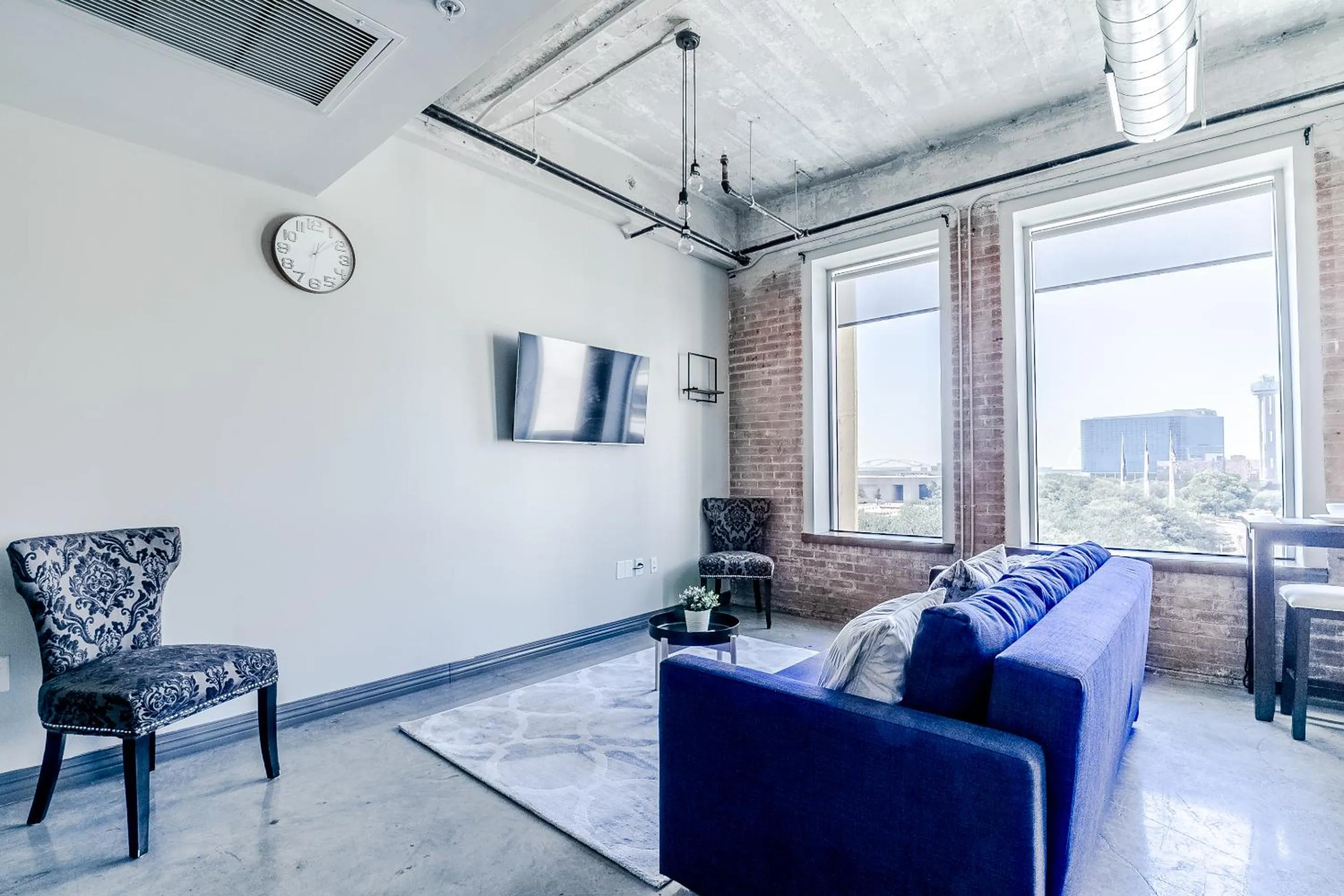 TV and multimedia in Luxury Downtown Dallas Stay by Amyfinehouse