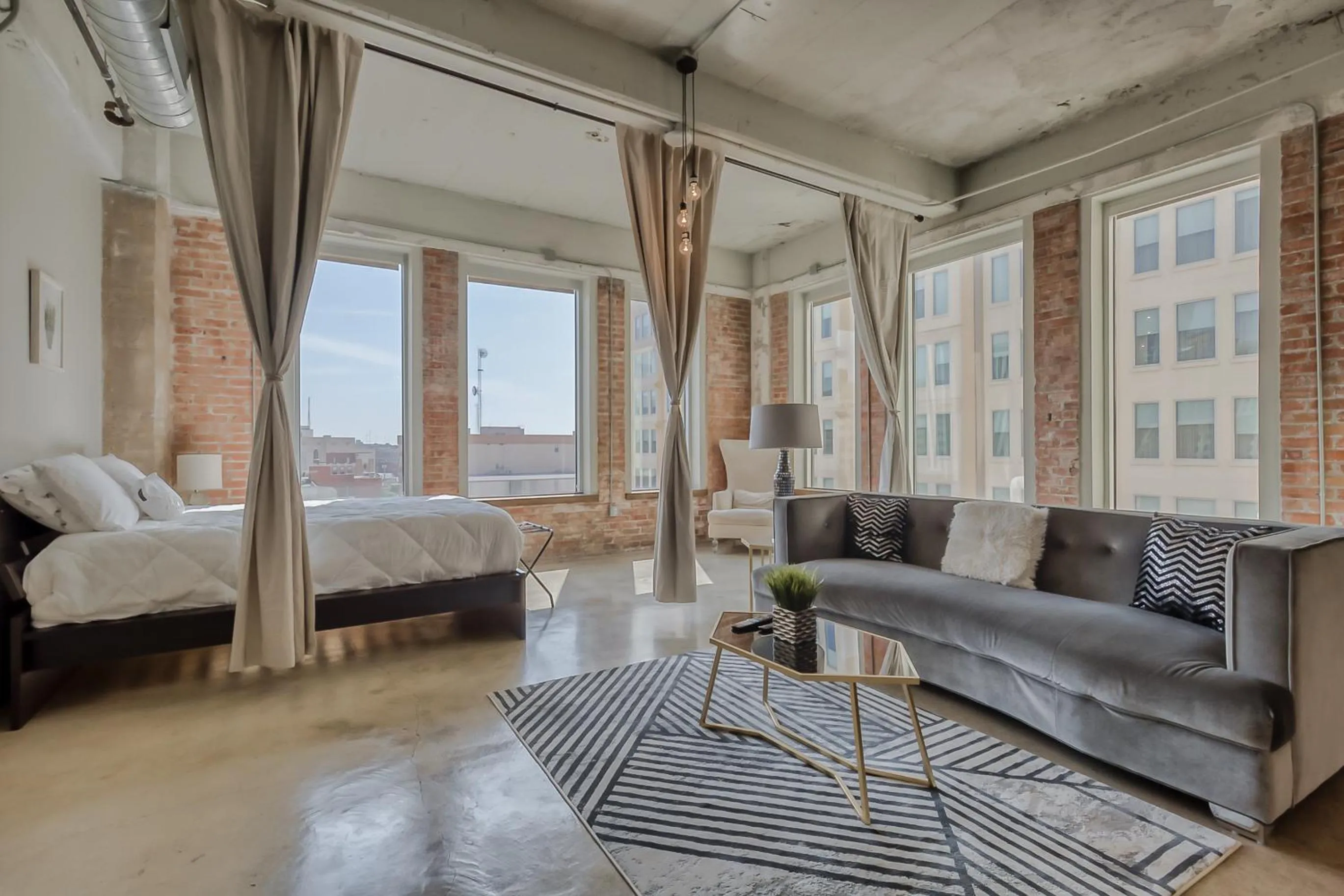 Bed in Luxury Downtown Dallas Stay by Amyfinehouse