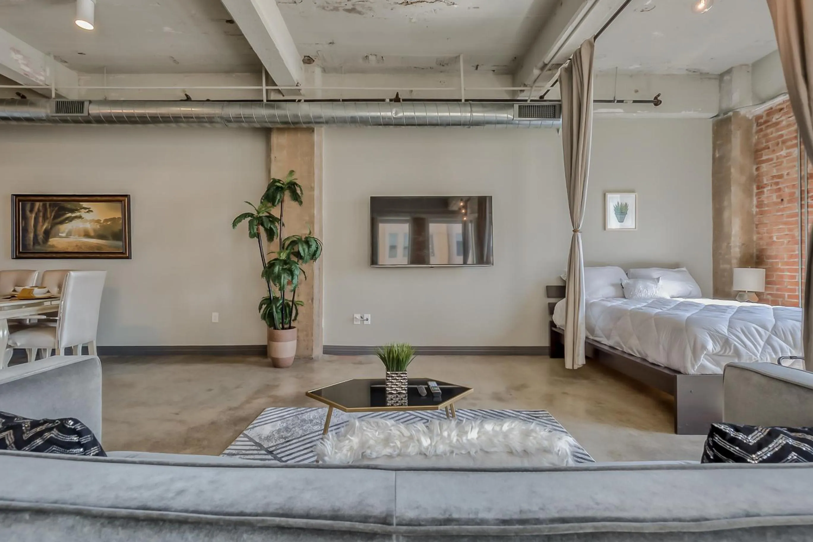 Bed in Luxury Downtown Dallas Stay by Amyfinehouse