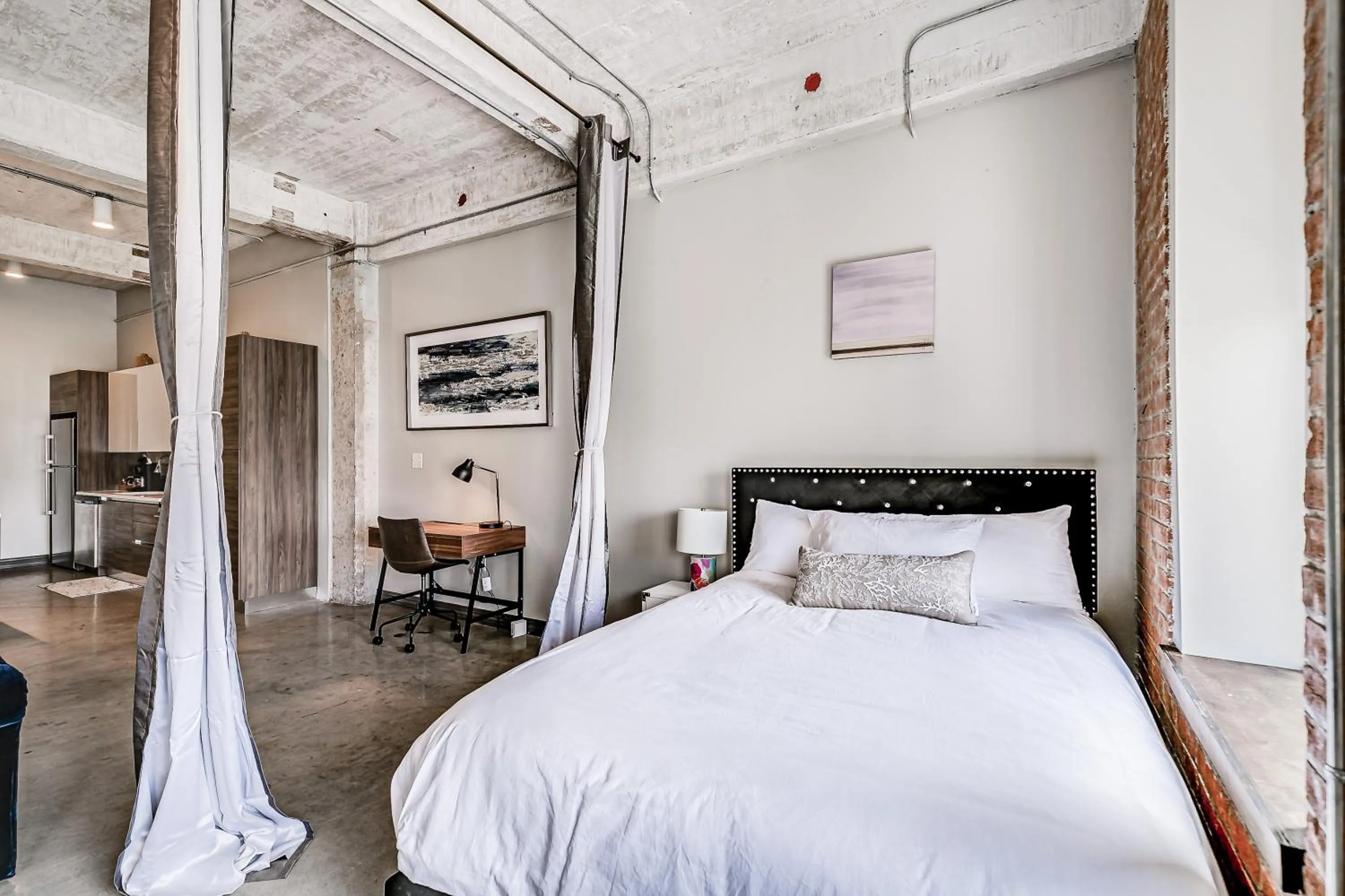 Bed in Luxury Downtown Dallas Stay by Amyfinehouse