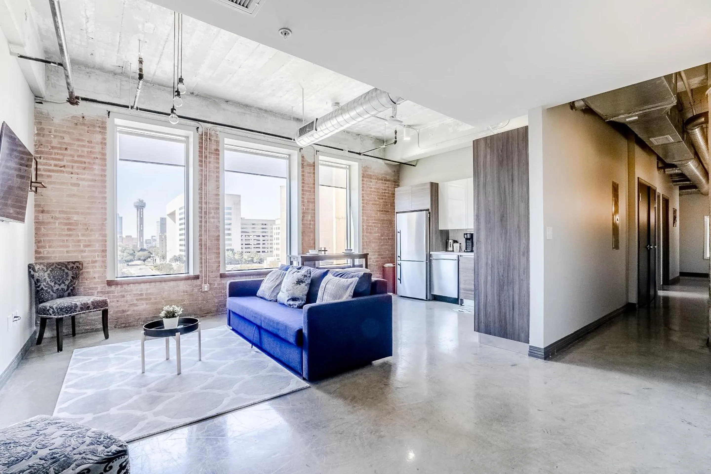 Bed in Luxury Downtown Dallas Stay by Amyfinehouse