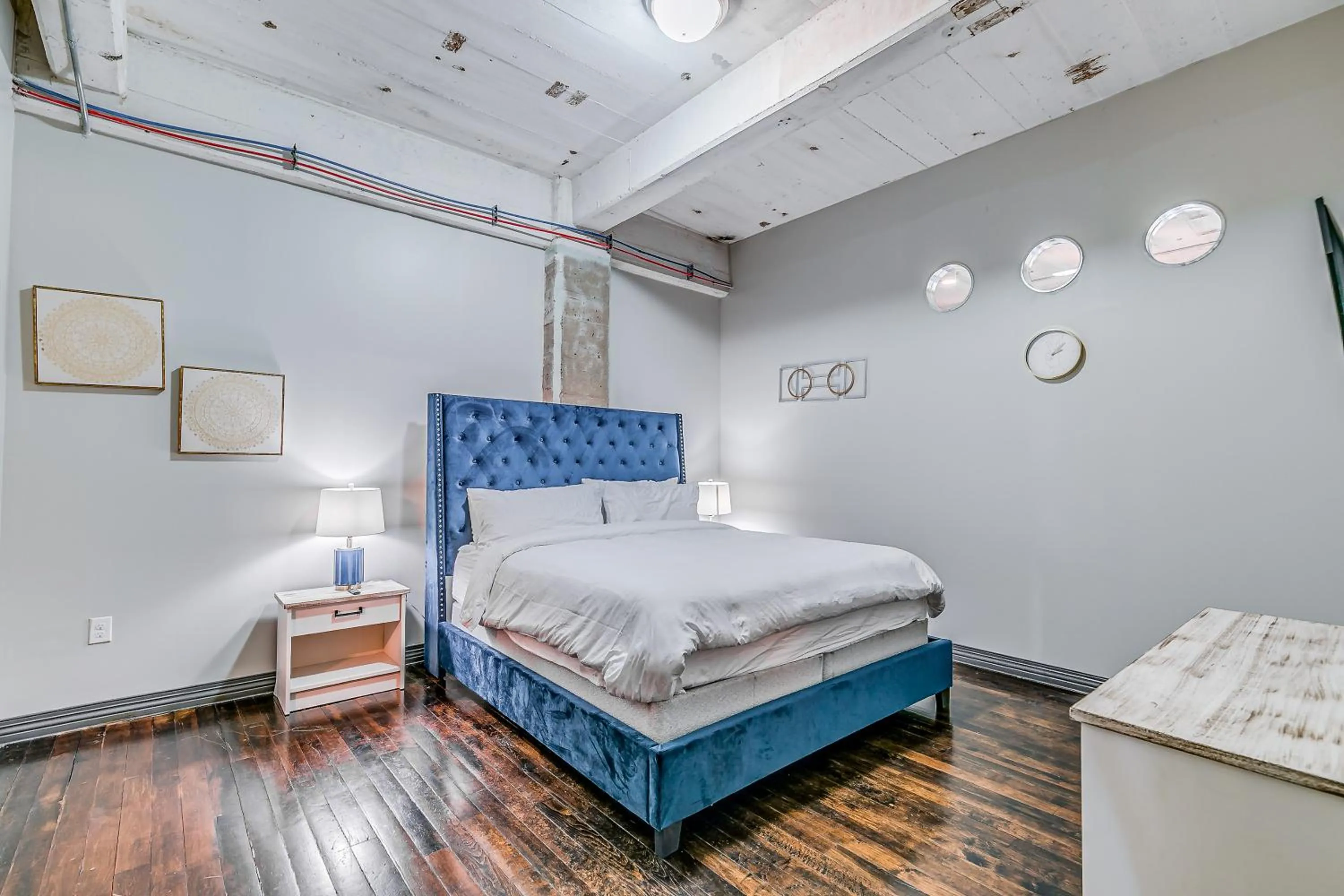 Bed in Luxury Downtown Dallas Stay by Amyfinehouse