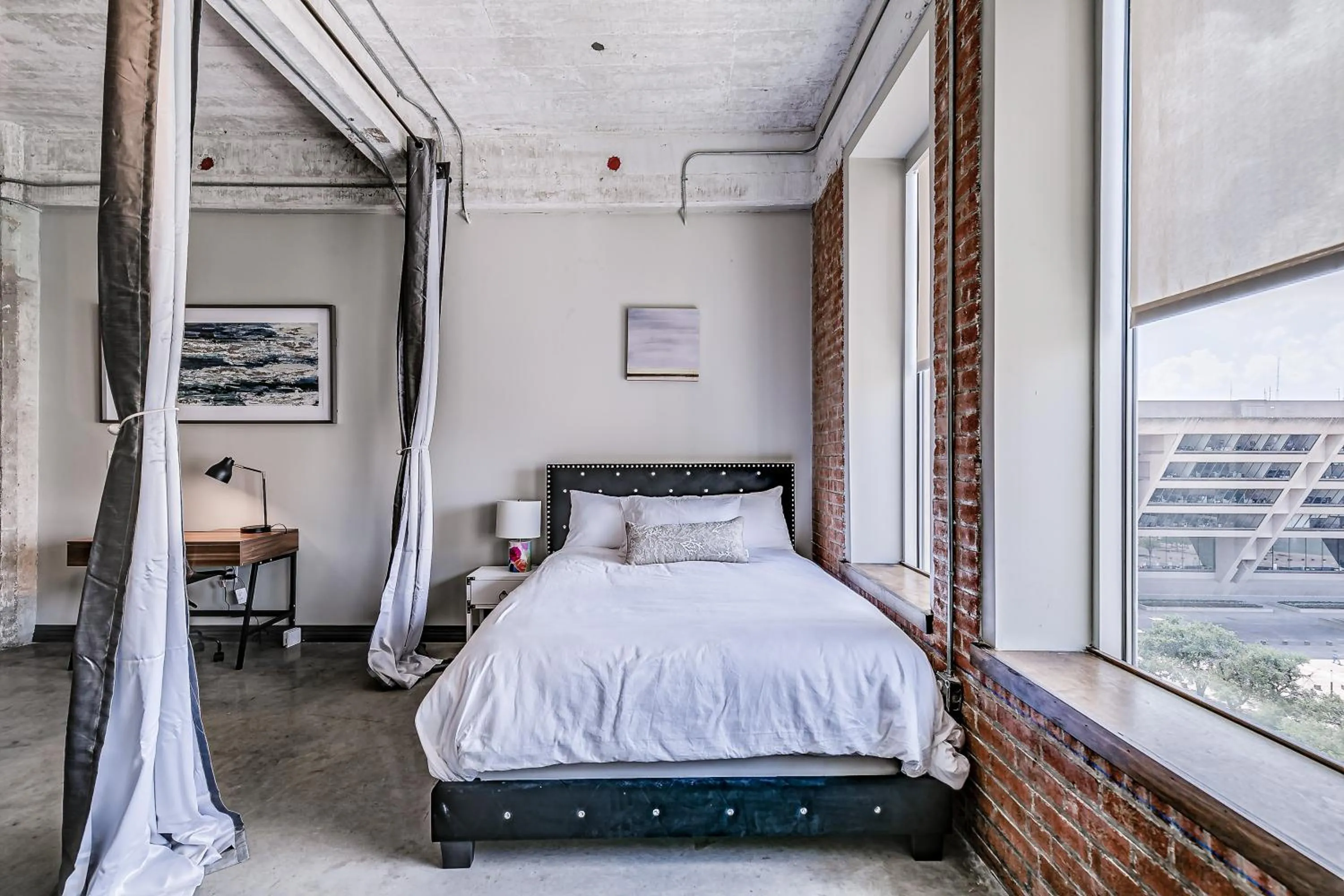 Bed in Luxury Downtown Dallas Stay by Amyfinehouse