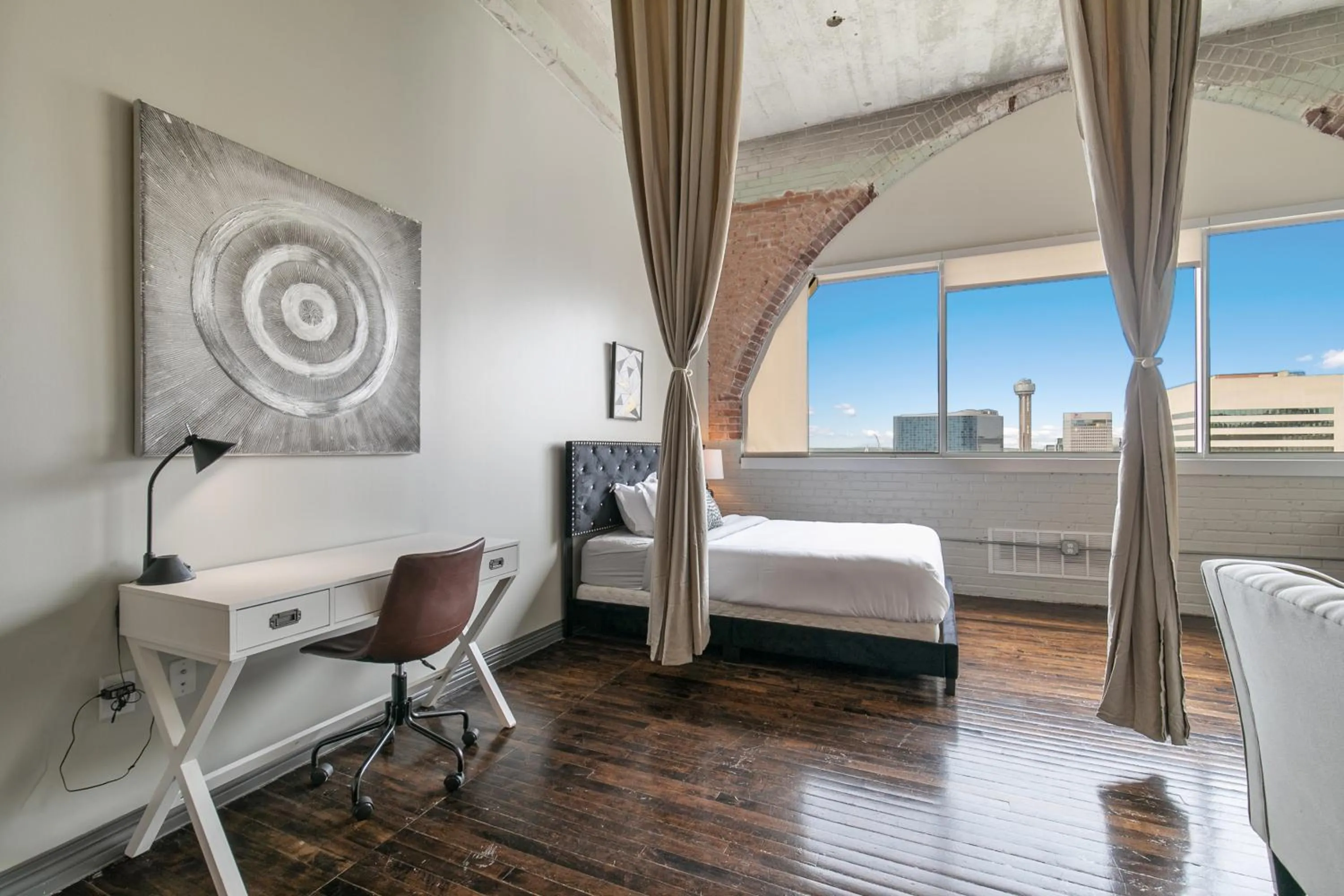 Bed in Luxury Downtown Dallas Stay by Amyfinehouse