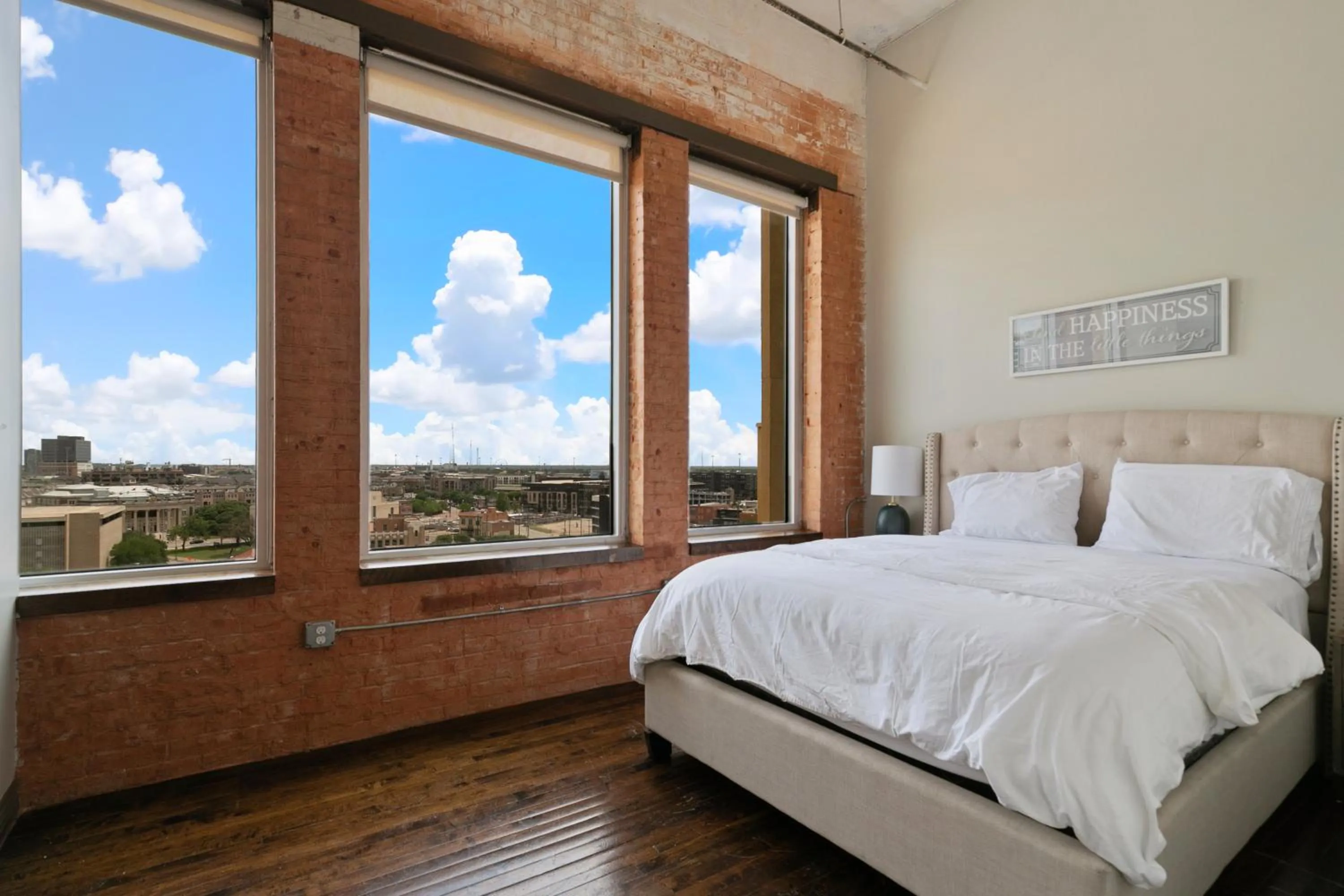 Bed in Luxury Downtown Dallas Stay by Amyfinehouse