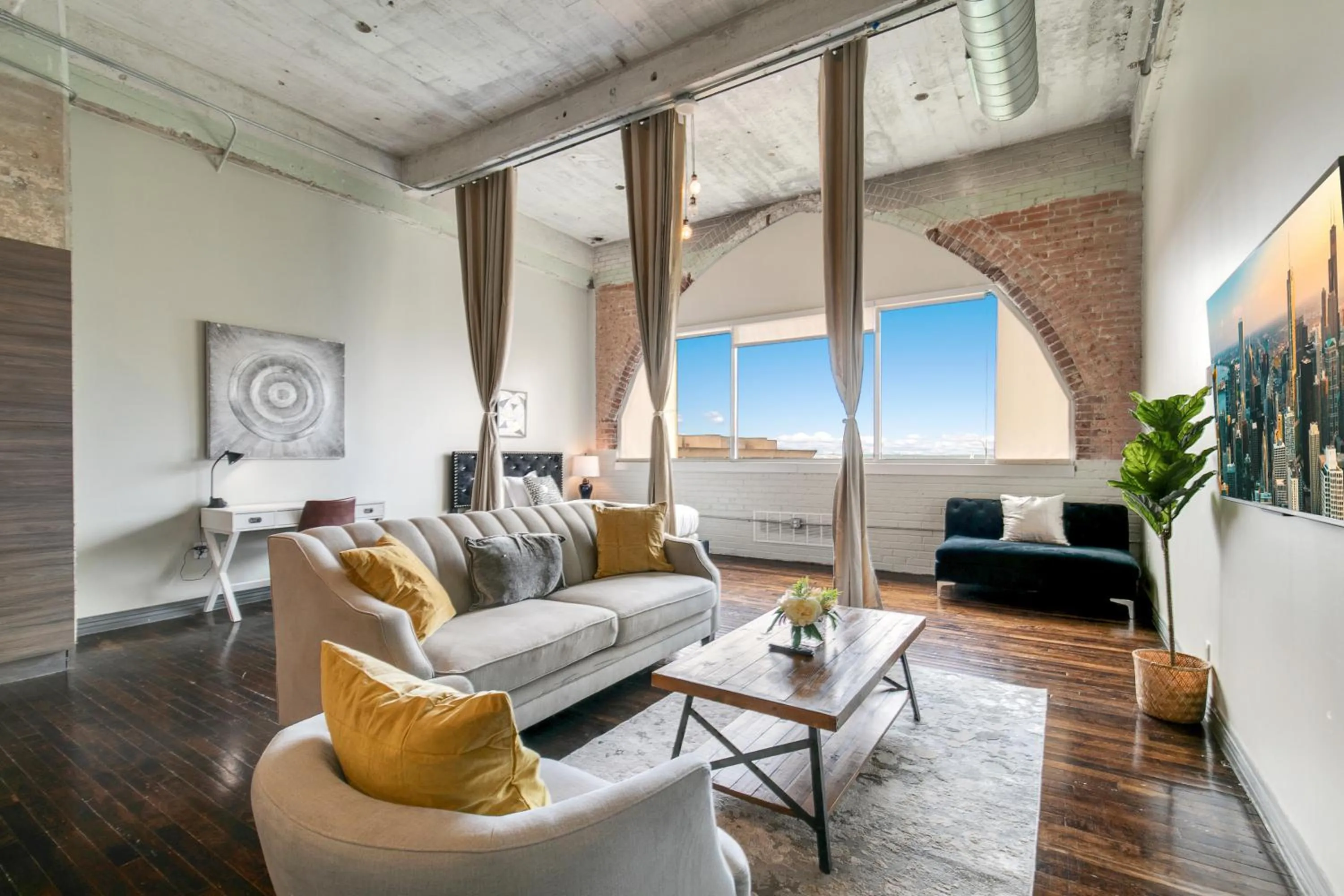 TV and multimedia in Luxury Downtown Dallas Stay by Amyfinehouse