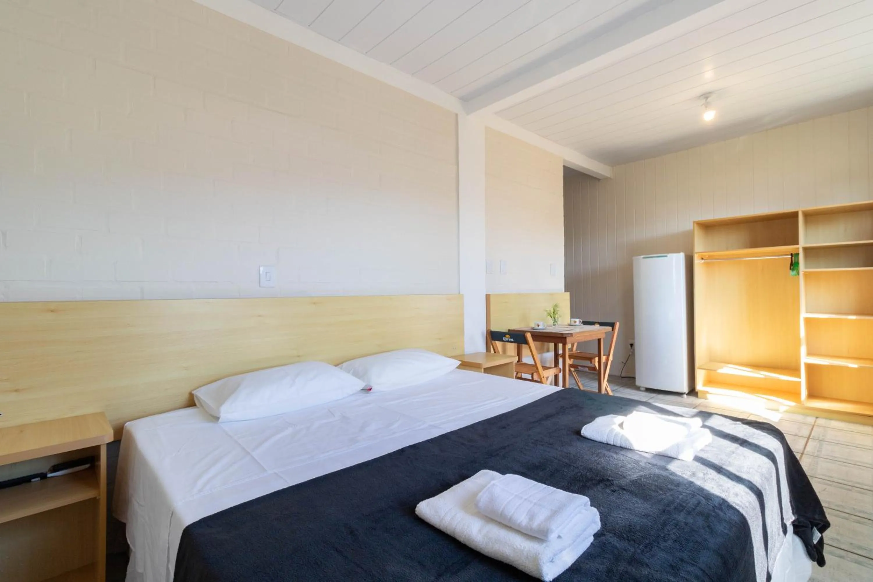 Photo of the whole room, Bed in Pousada Maré de Lua