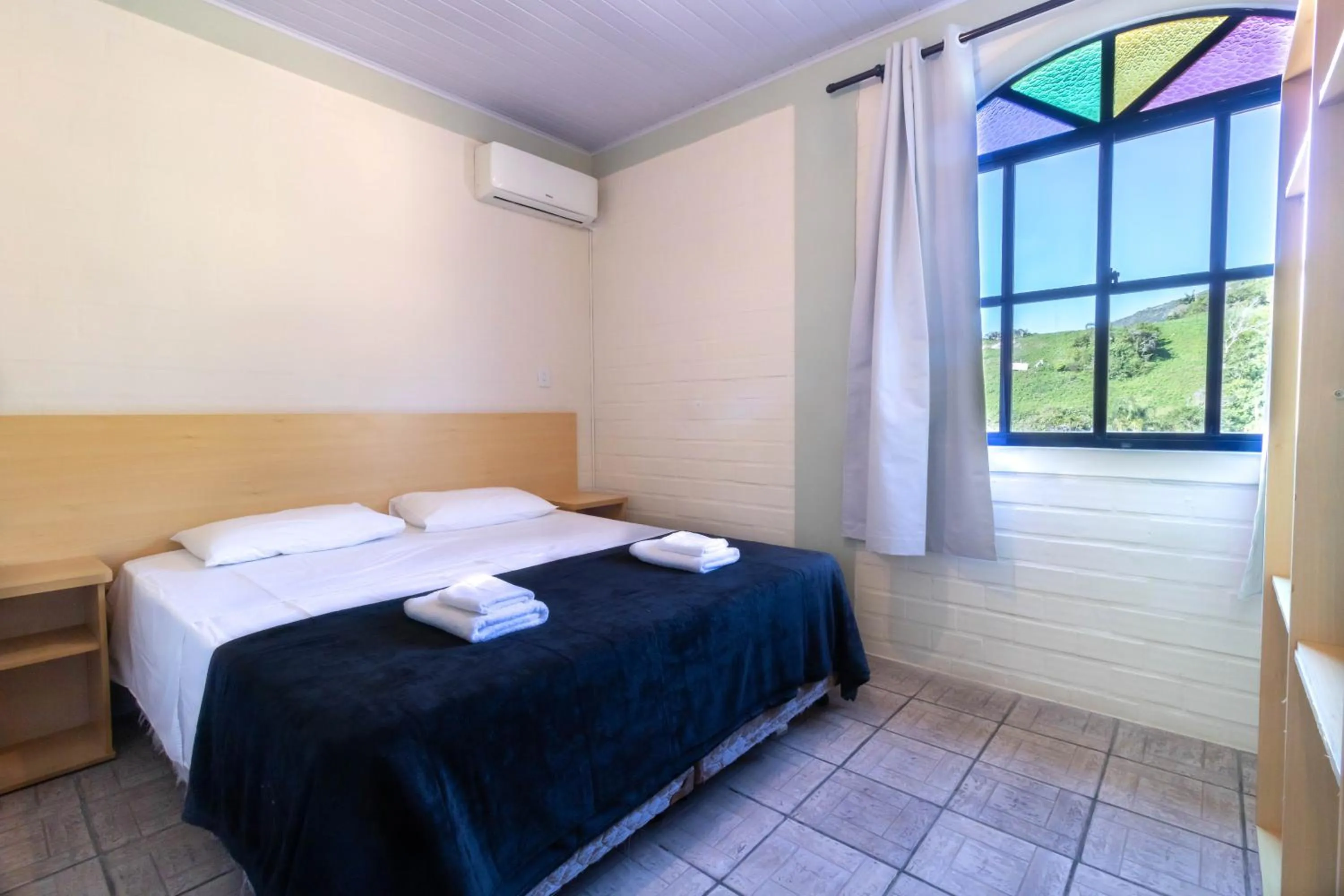 Photo of the whole room, Bed in Pousada Maré de Lua