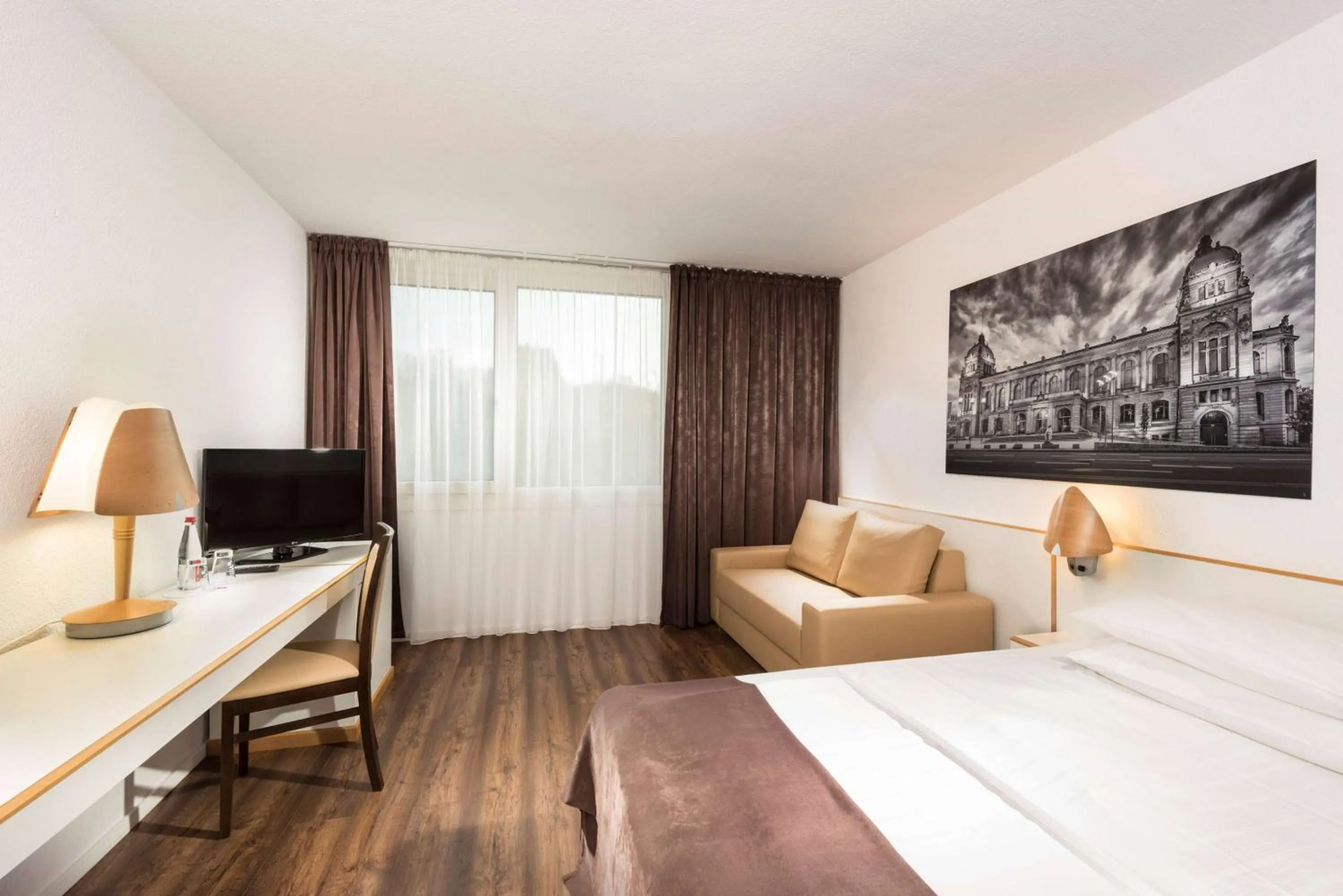 Photo of the whole room, TV/Entertainment Center in Tryp By Wyndham Wuppertal