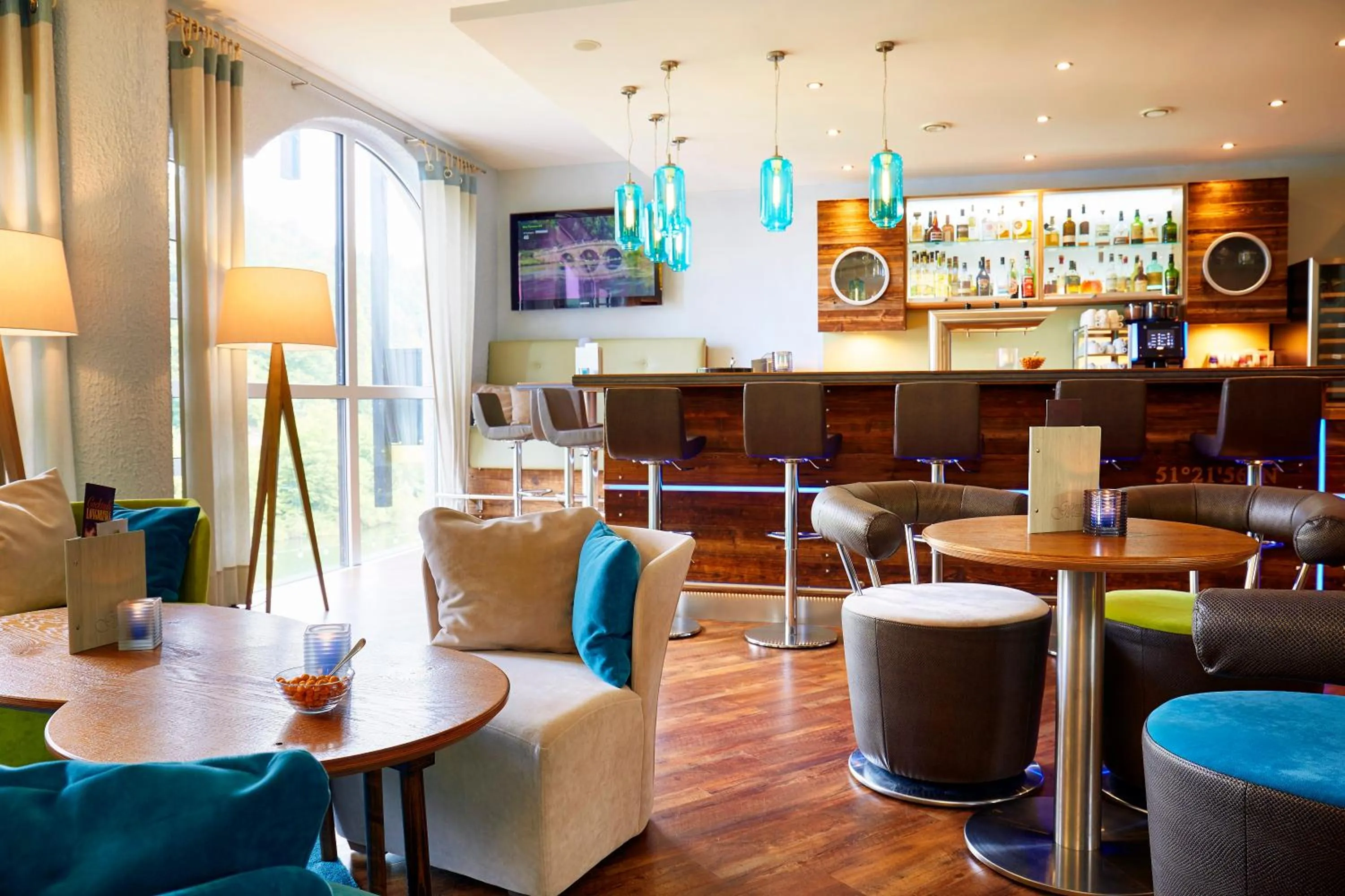 Lounge or bar in Göbel's Seehotel Diemelsee