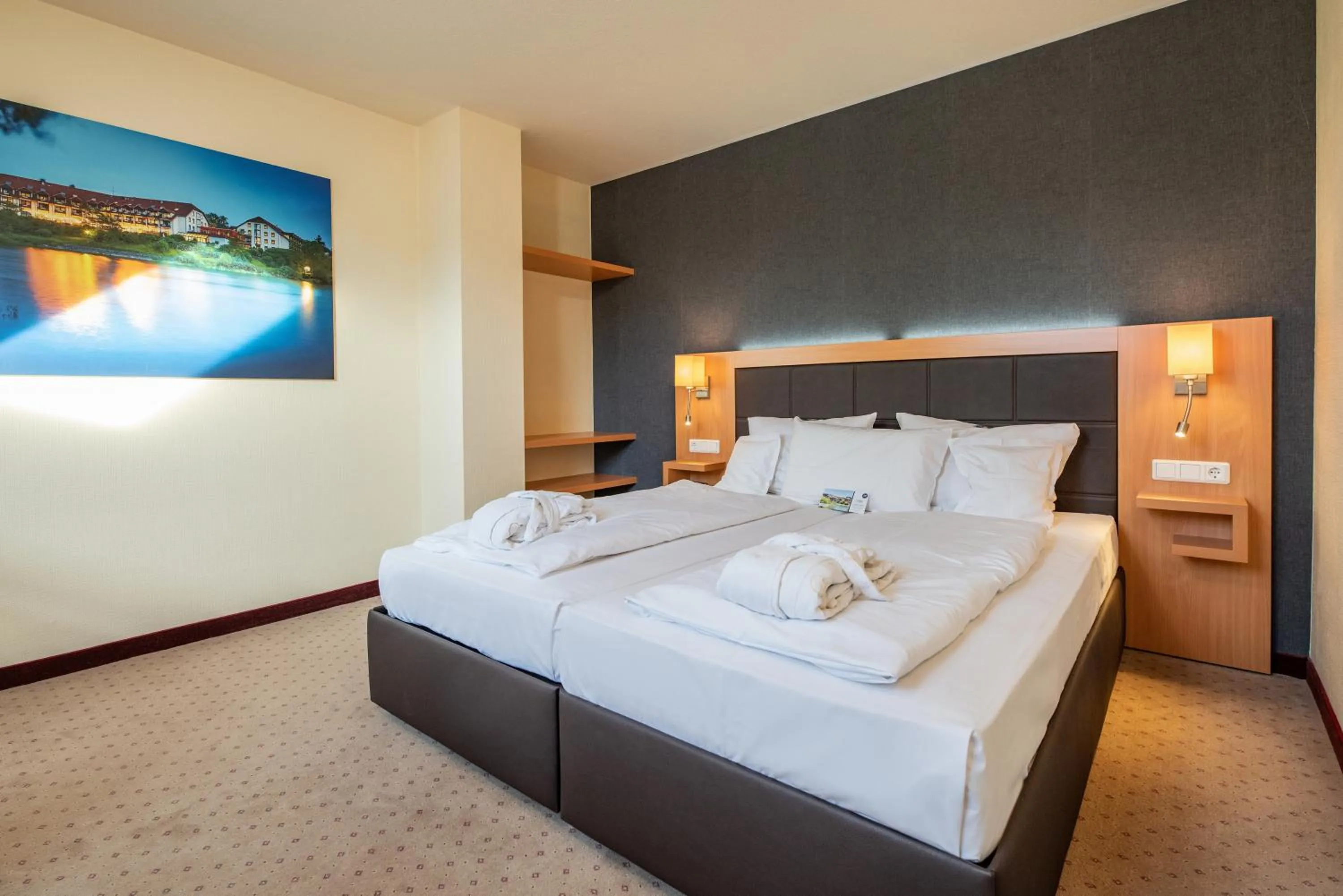 Bedroom, Bed in Göbel's Seehotel Diemelsee