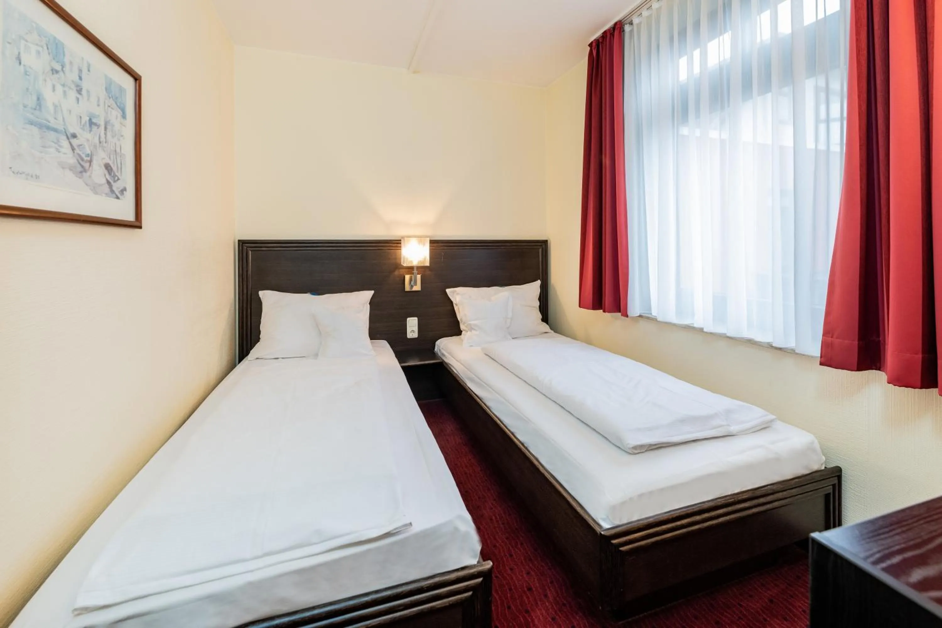 Photo of the whole room, Bed in Göbel's Seehotel Diemelsee