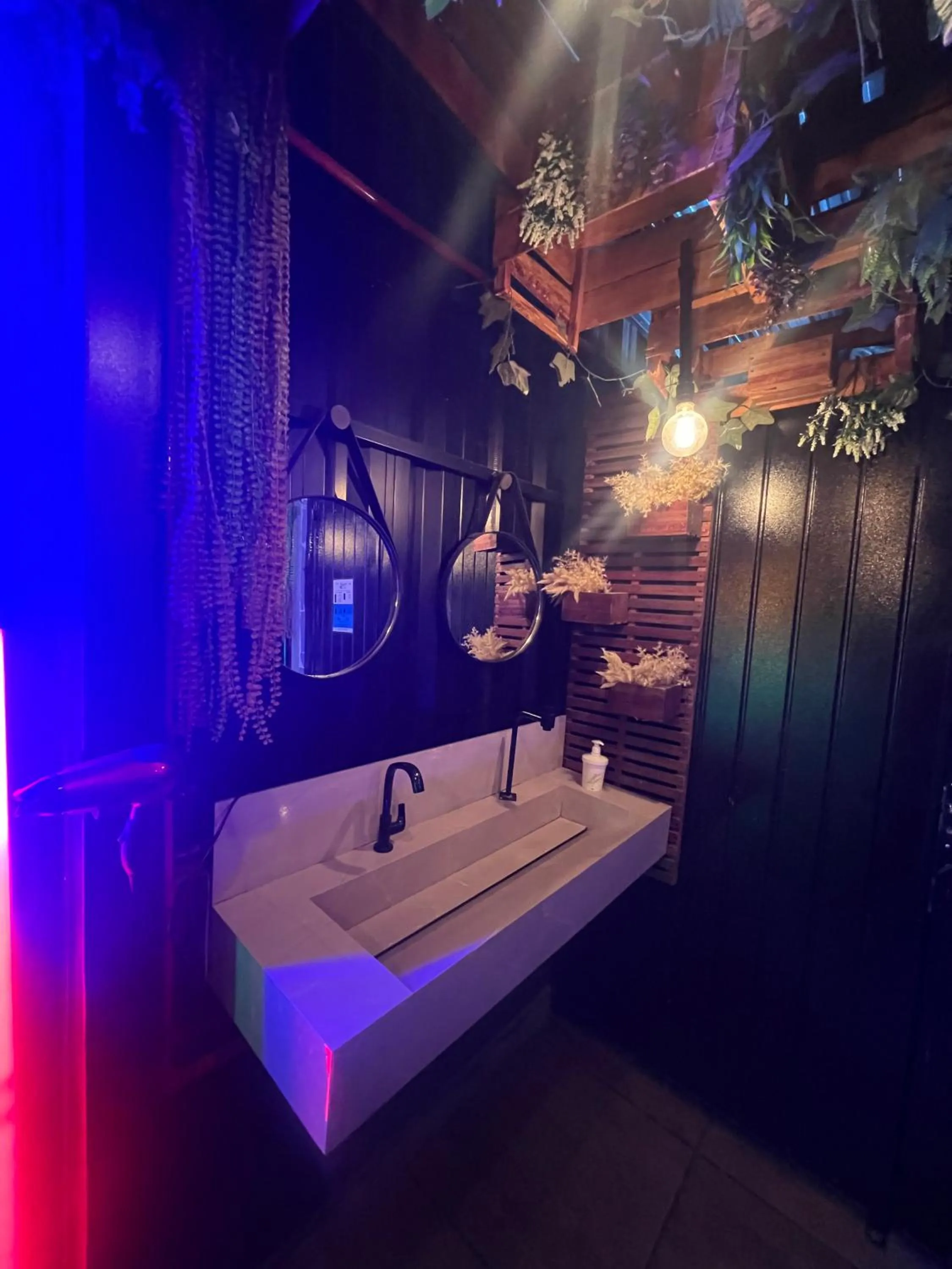 Bathroom in Esquina 8 Suítes Confort & Hostel