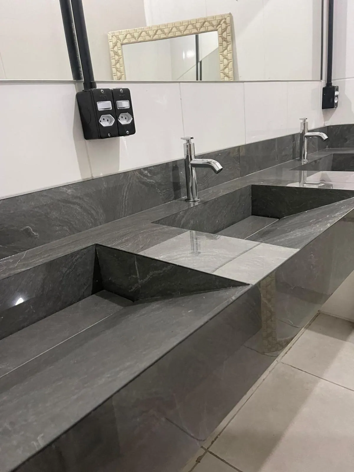 Bathroom in Esquina 8 Suítes Confort & Hostel