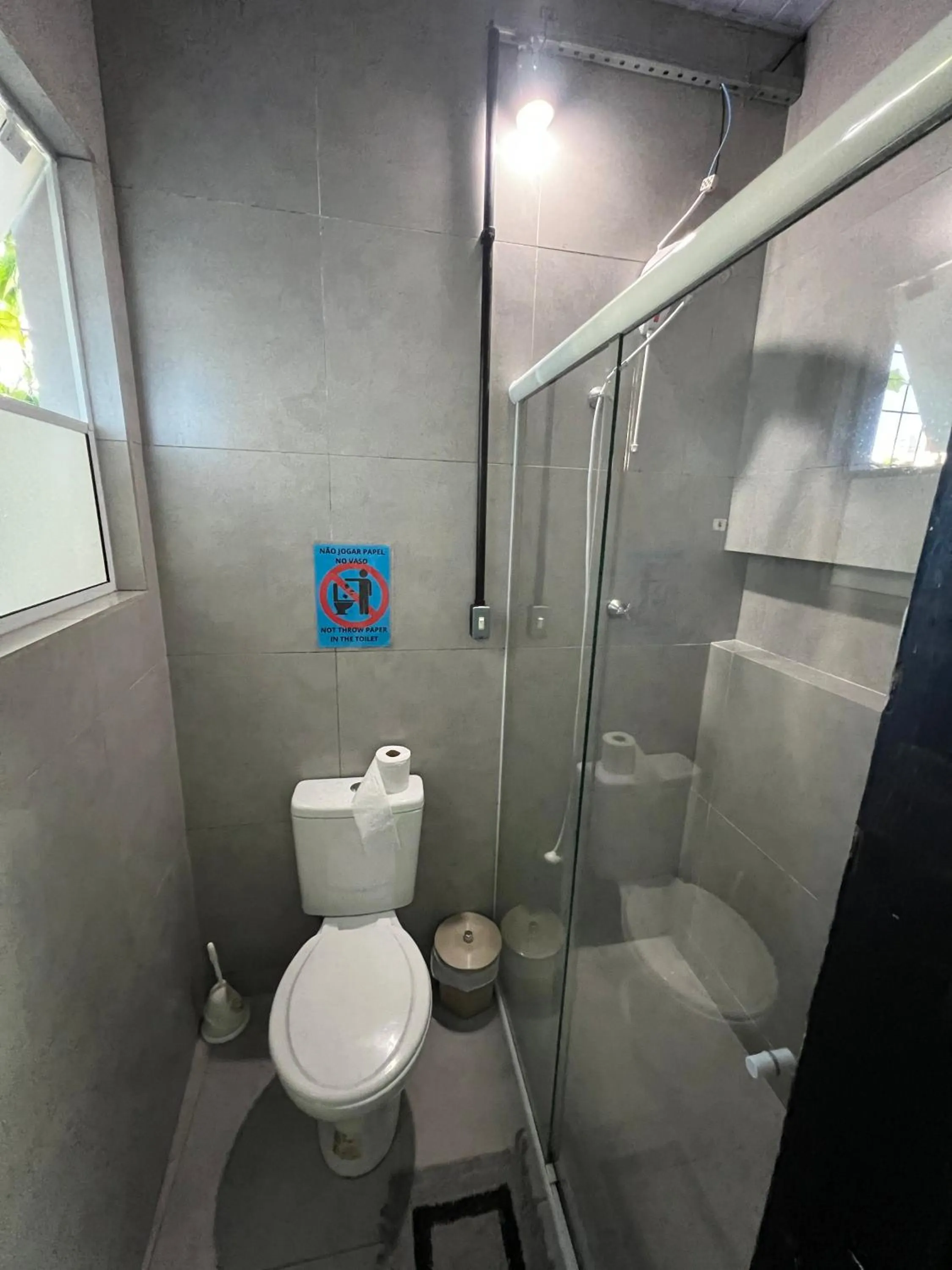 Bathroom in Esquina 8 Suítes Confort & Hostel