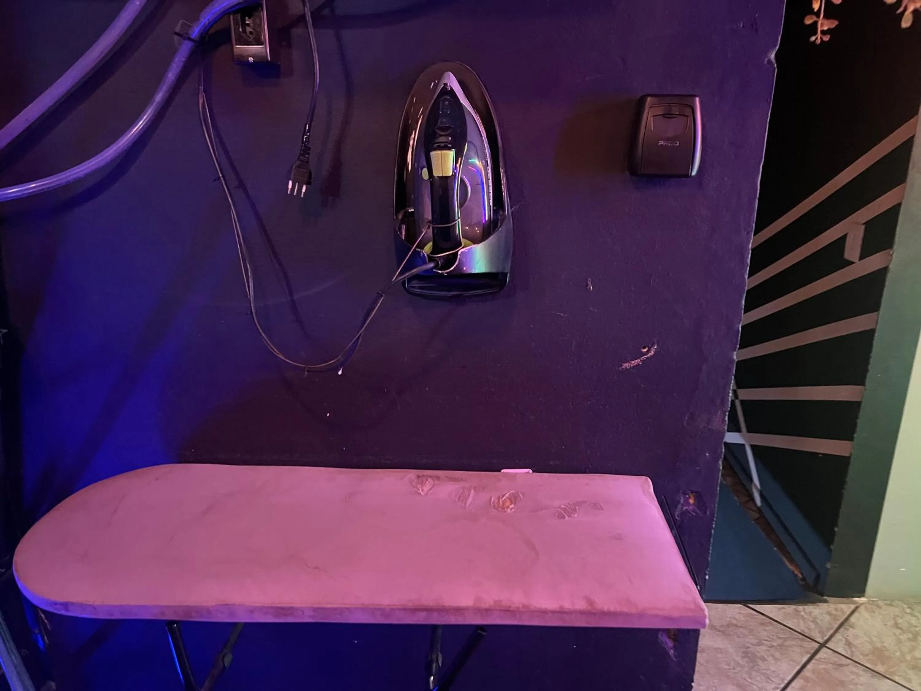 flat iron in Esquina 8 Suítes Confort & Hostel