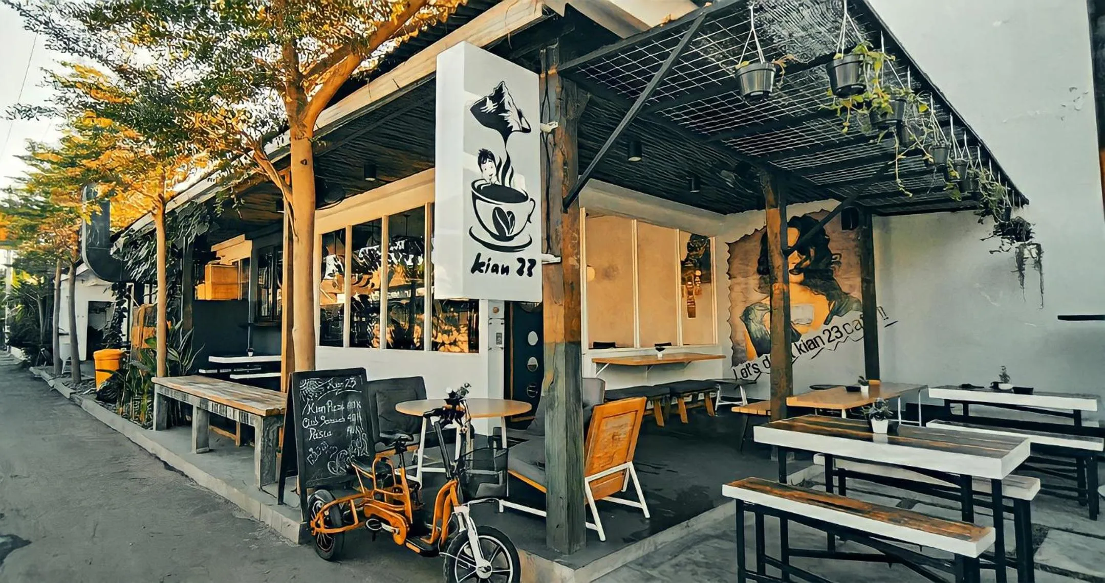 Restaurant/places to eat in Hotel and Villa B52 Gili Air