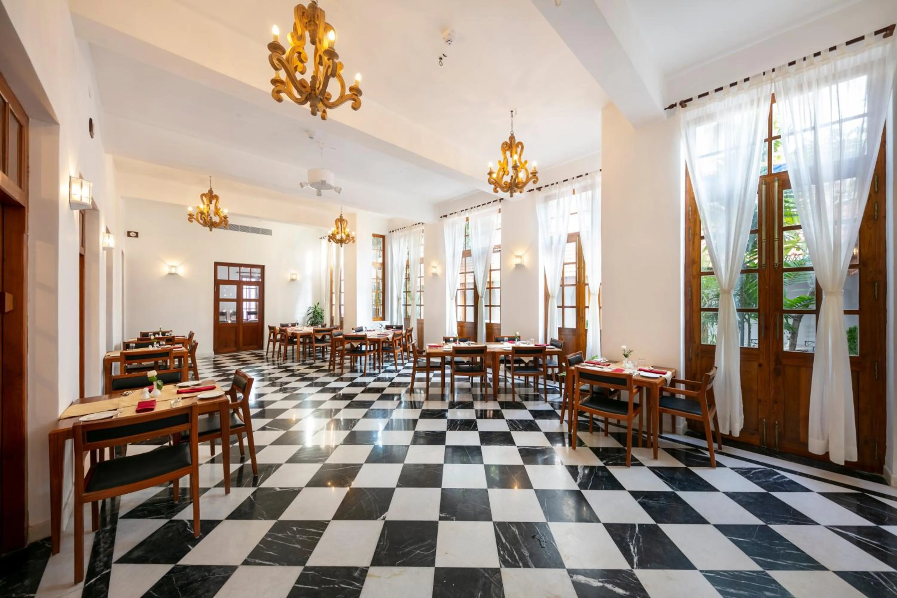 Restaurant/places to eat in Grand Hotel D'Europe