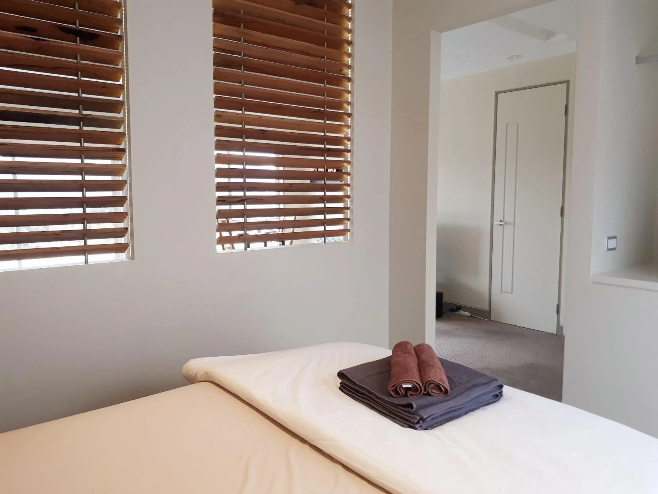 Bedroom, Bed in Couples Retreat with Mountain View Near Hobart