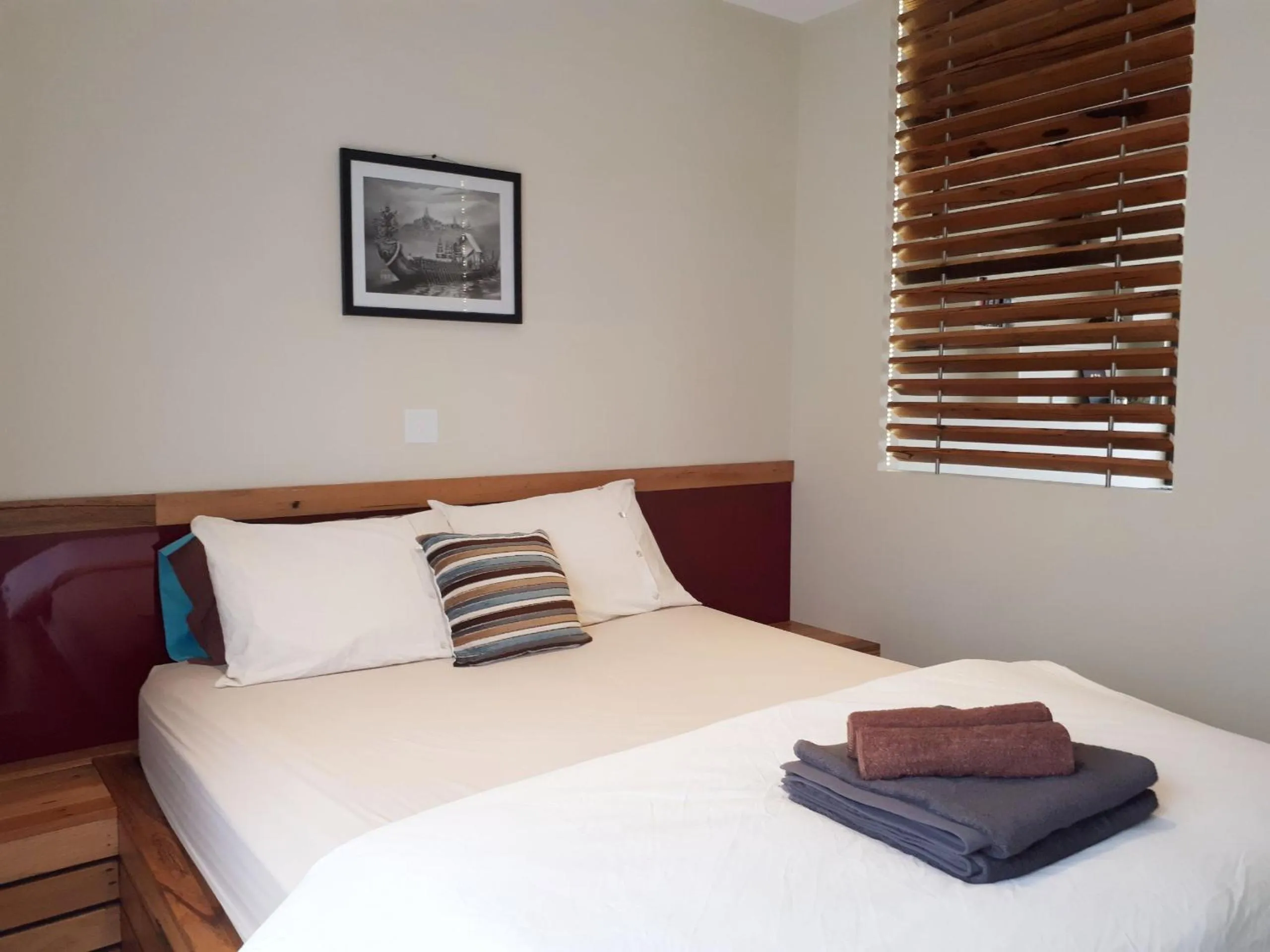 Bed in Couples Retreat with Mountain View Near Hobart