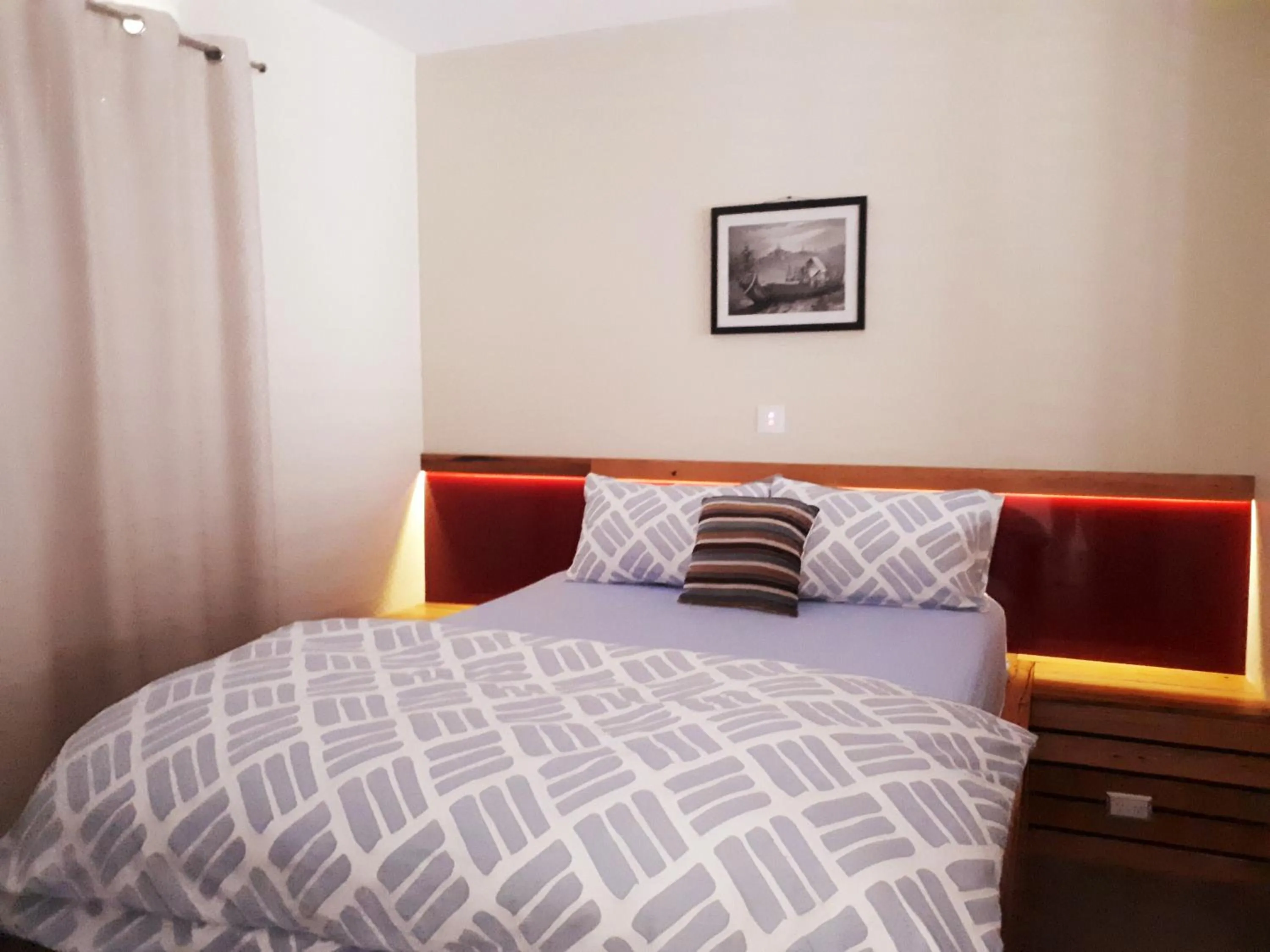 Bed in Couples Retreat with Mountain View Near Hobart