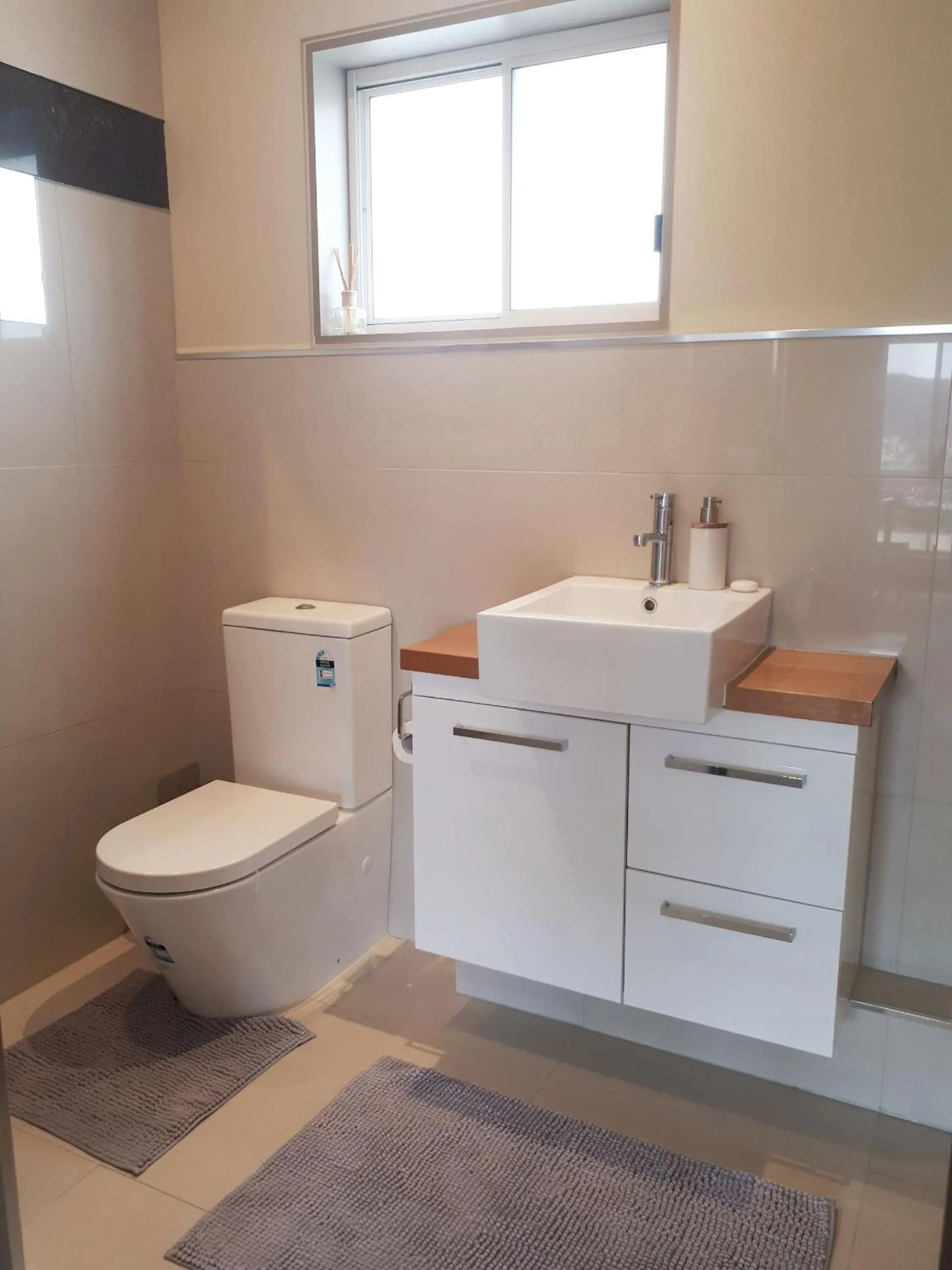 Toilet in Couples Retreat with Mountain View Near Hobart