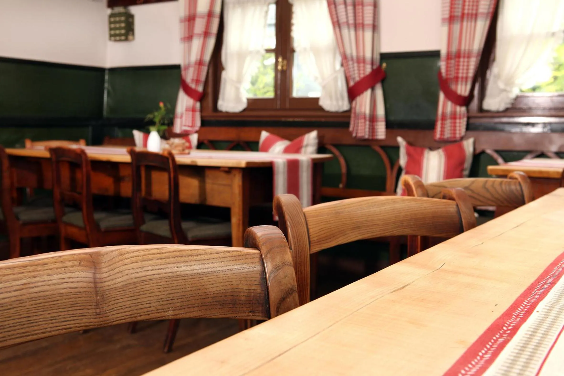 Restaurant/places to eat in Landhotel & Gasthof Cramer